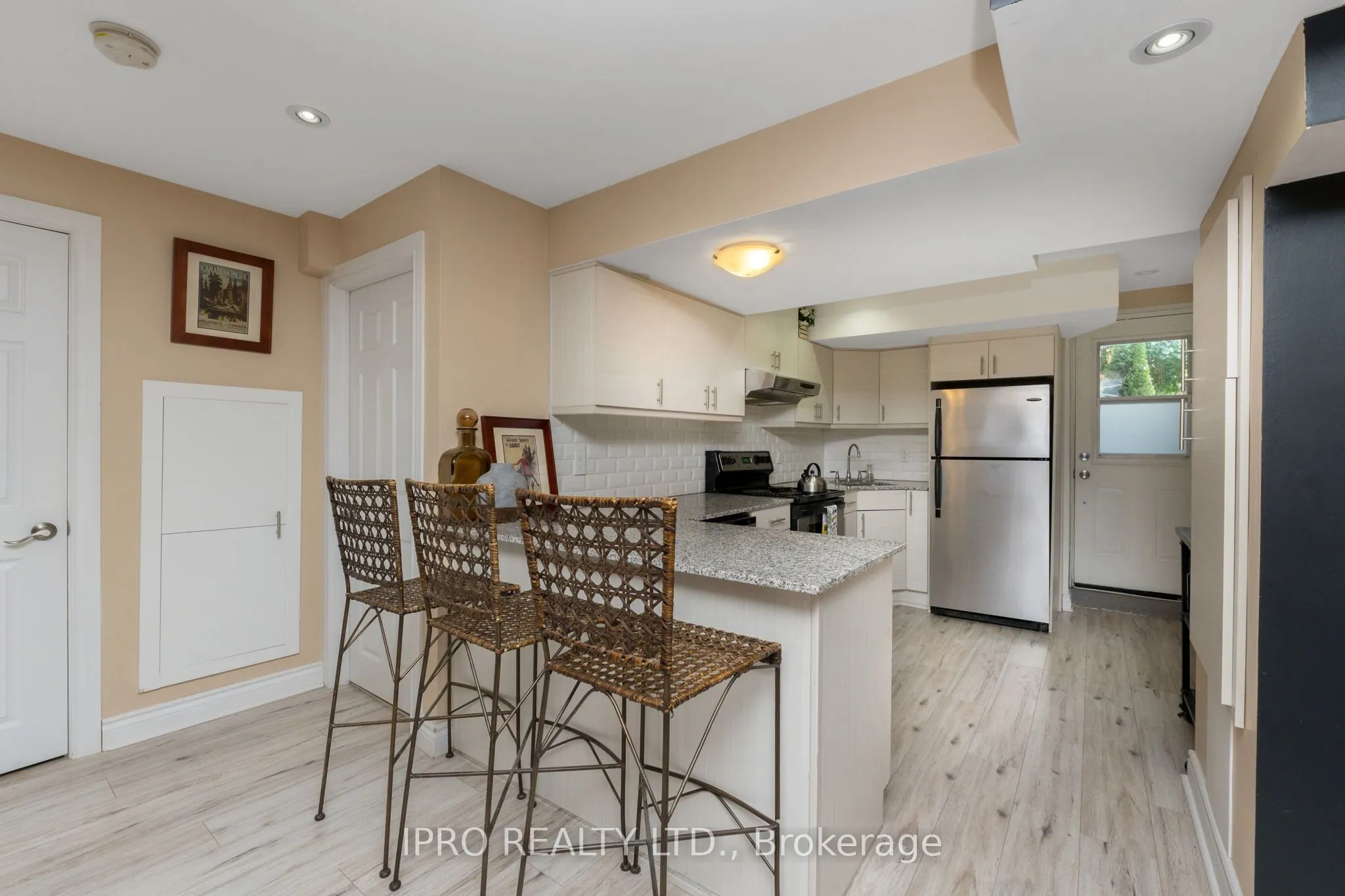 256 Landsborough Avenue