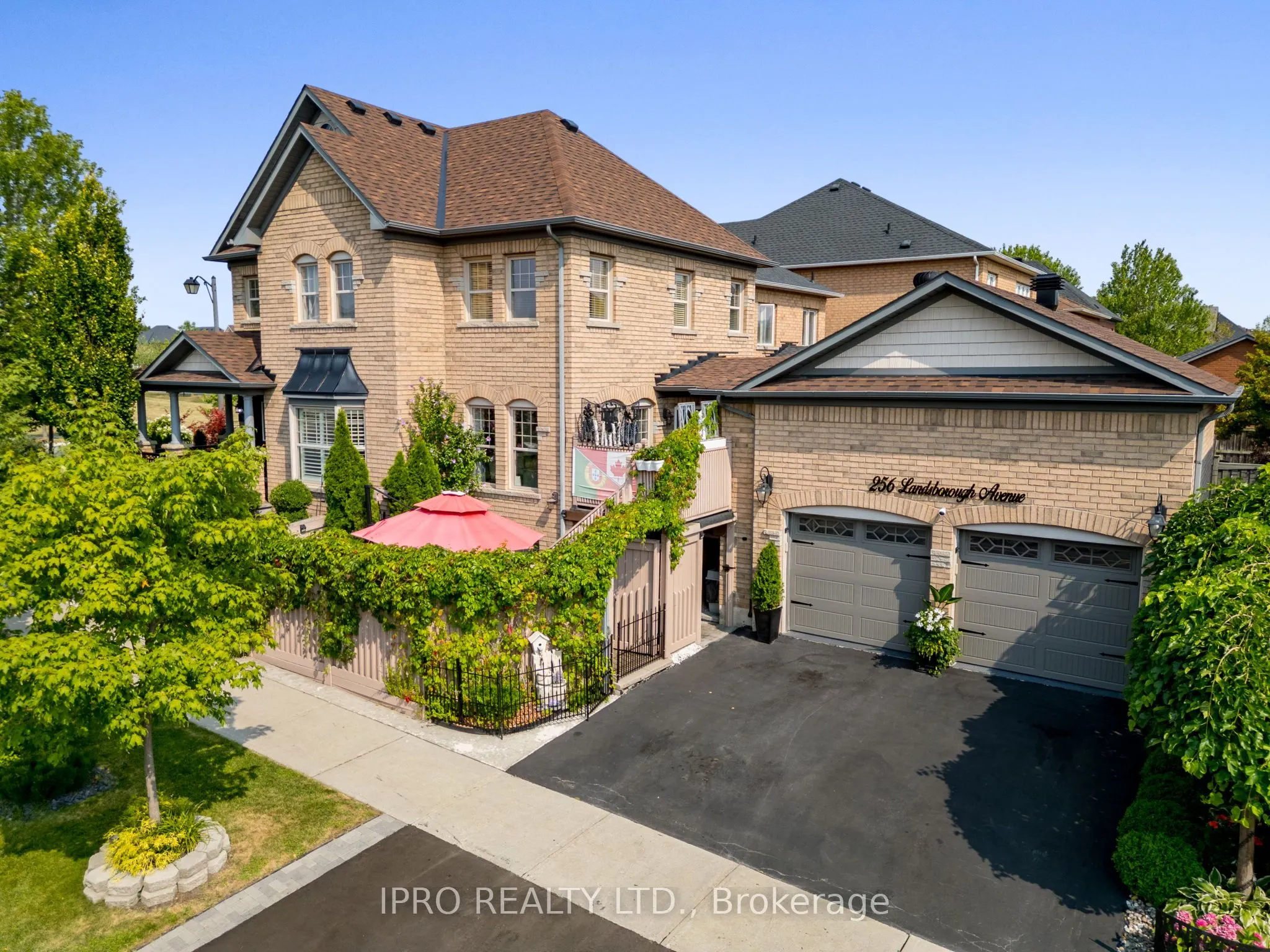 256 Landsborough Avenue