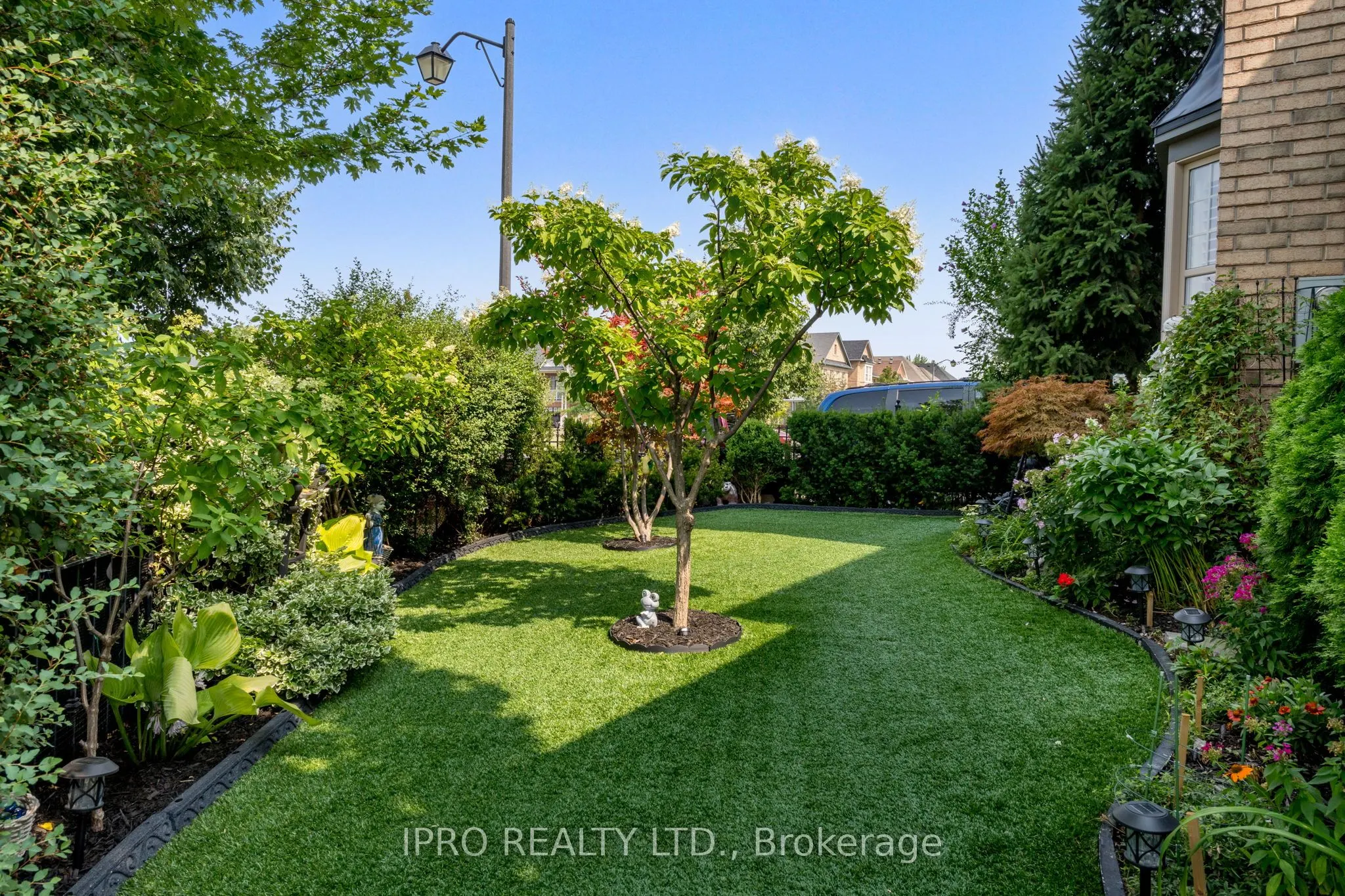 256 Landsborough Avenue