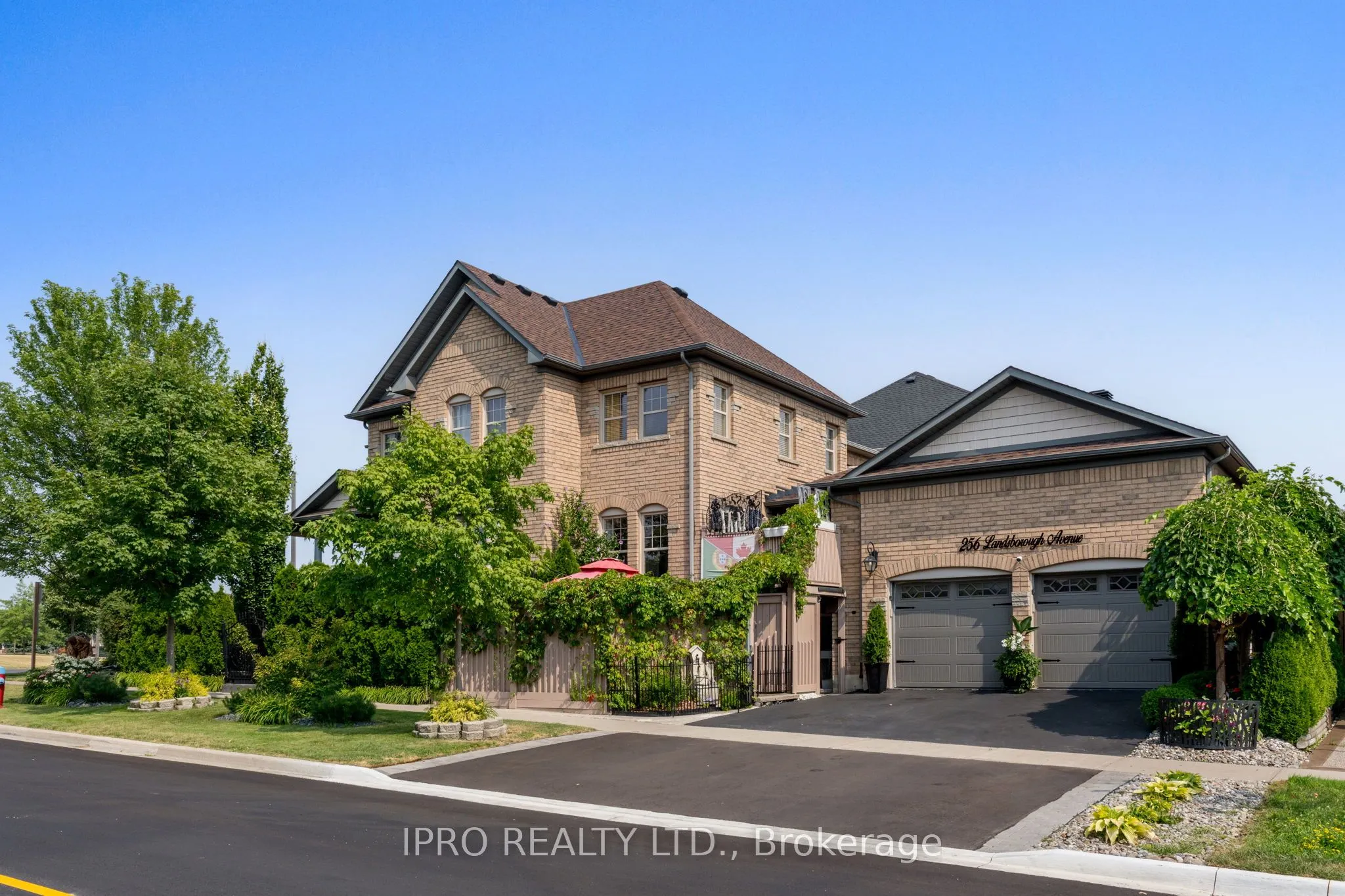 256 Landsborough Avenue