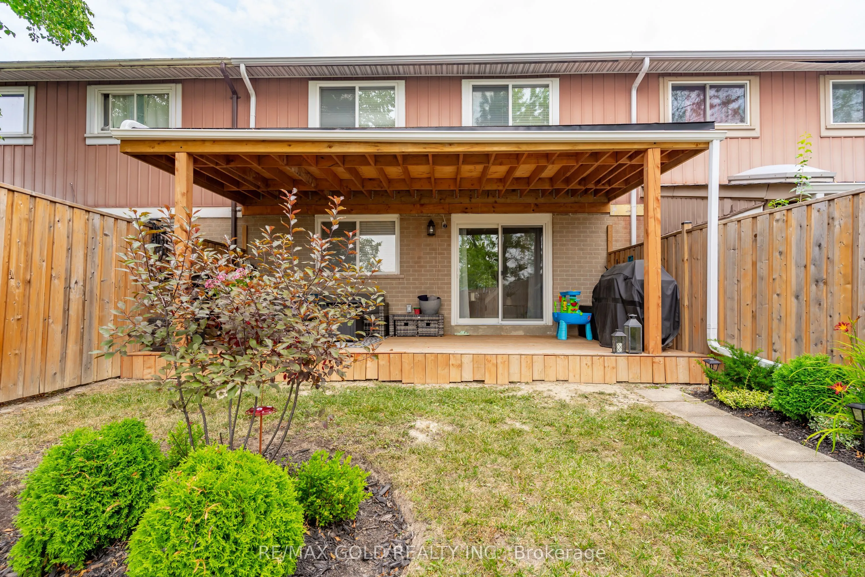 11 Greenfield Square