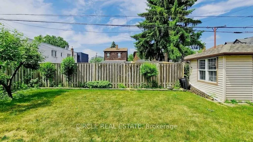 18 Rosemeade Avenue