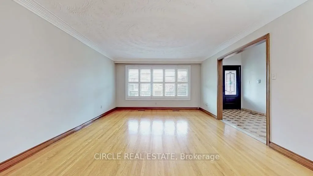 18 Rosemeade Avenue