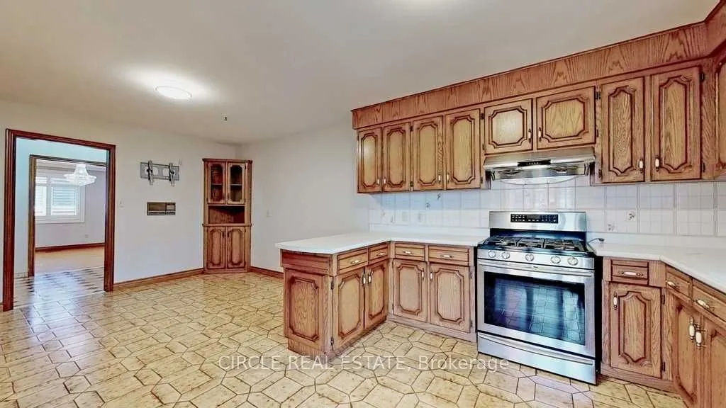 18 Rosemeade Avenue