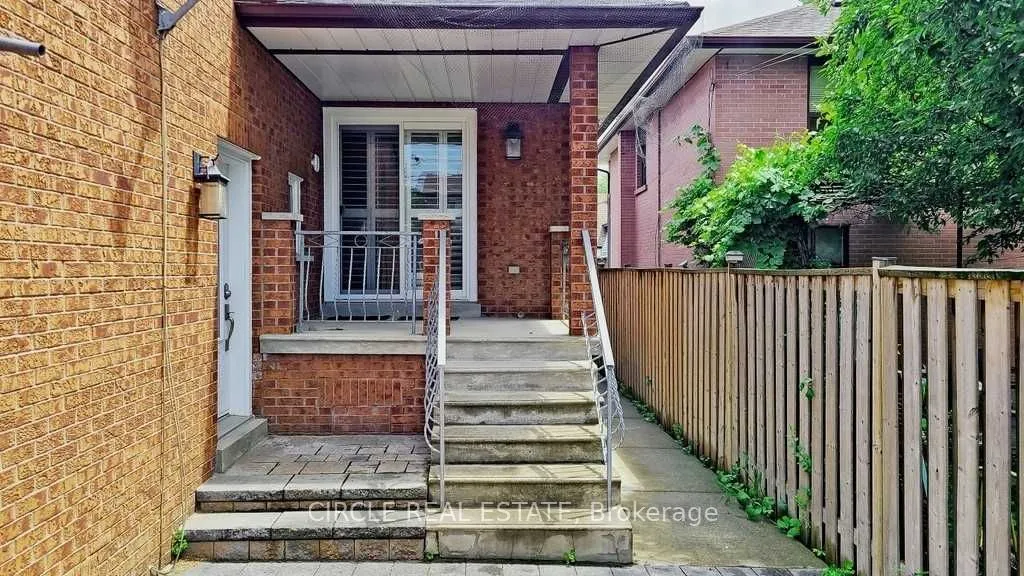 18 Rosemeade Avenue