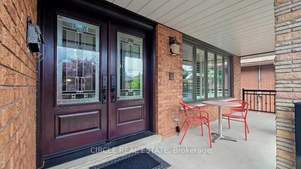 18 Rosemeade Avenue
