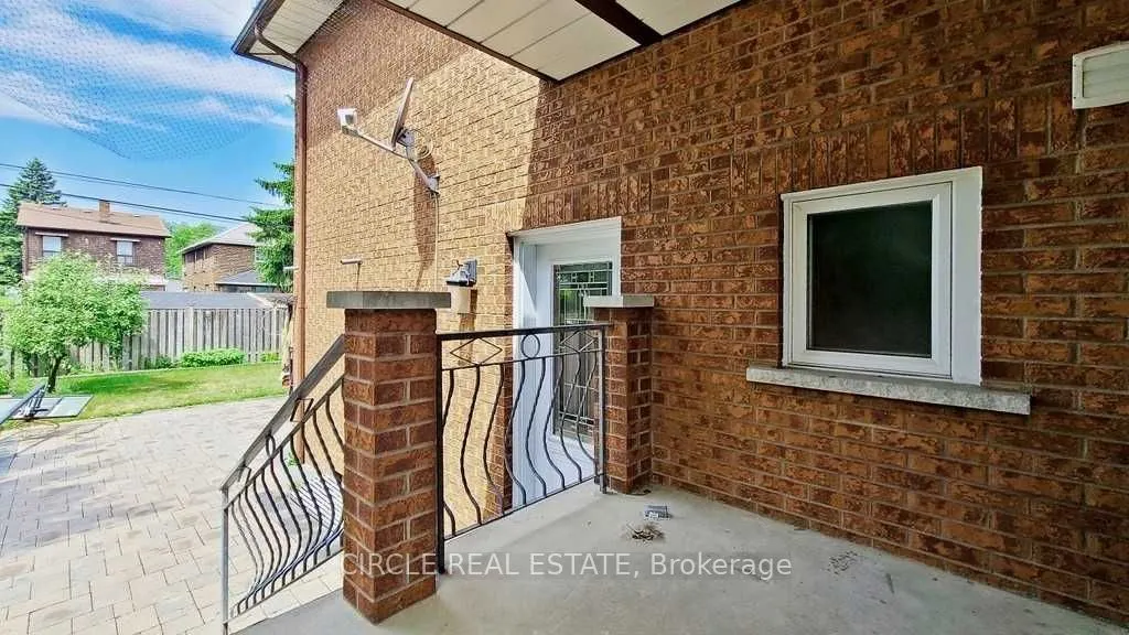 18 Rosemeade Avenue