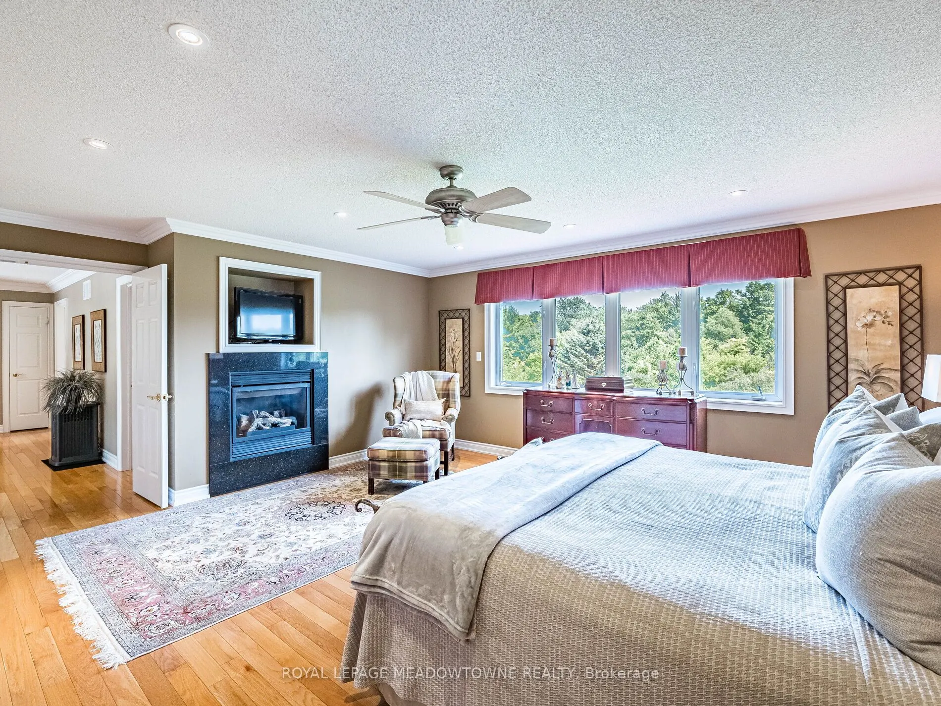 8 Deer Run Crescent