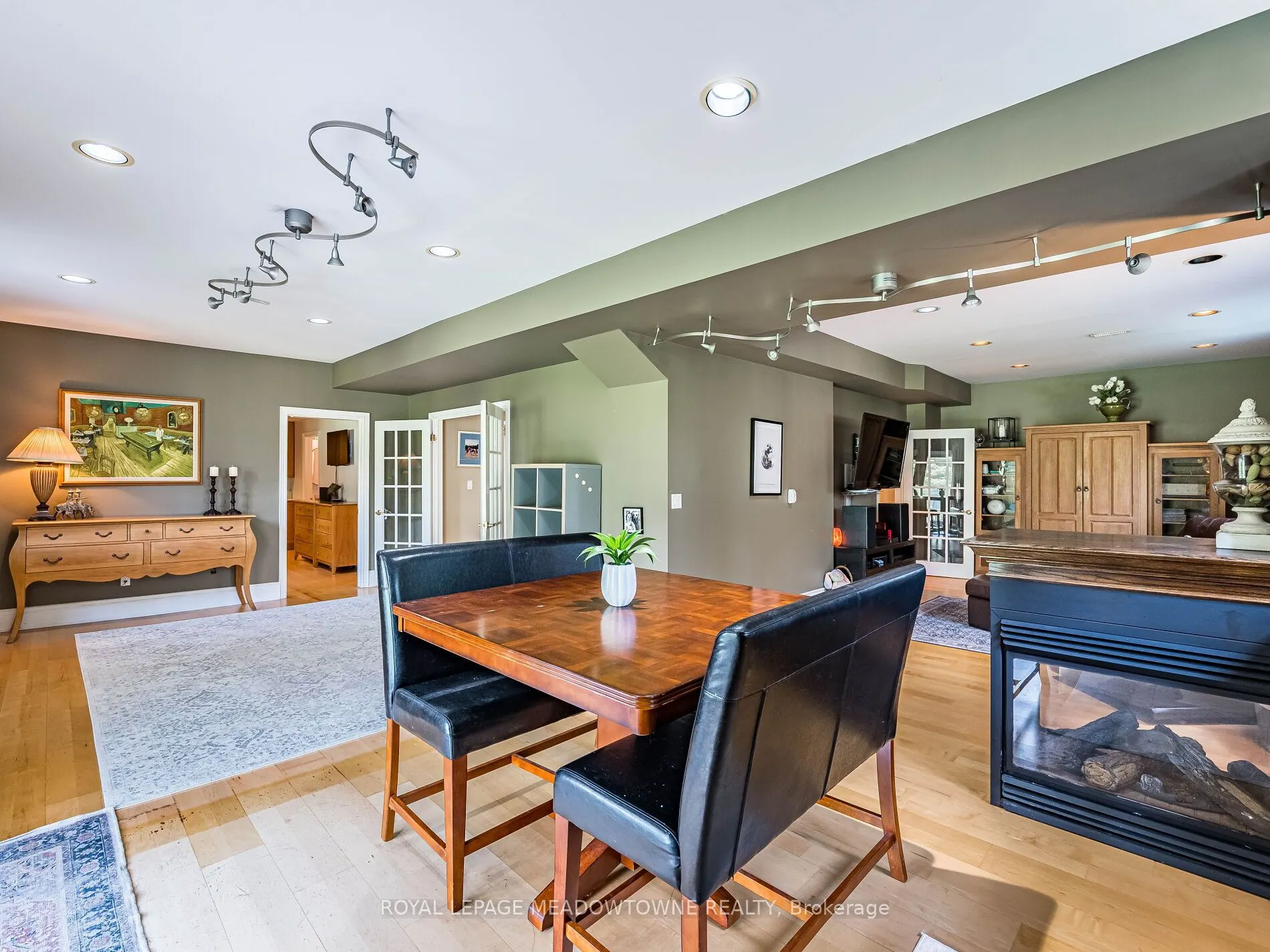 8 Deer Run Crescent
