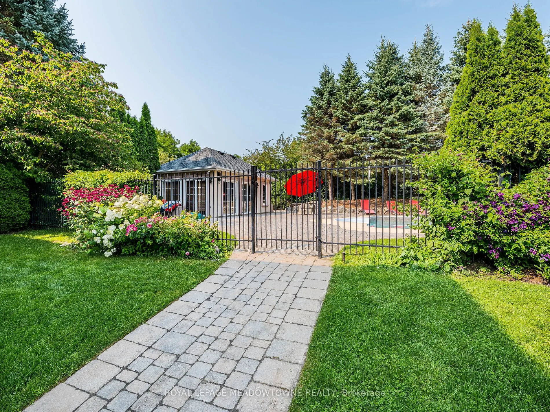 8 Deer Run Crescent