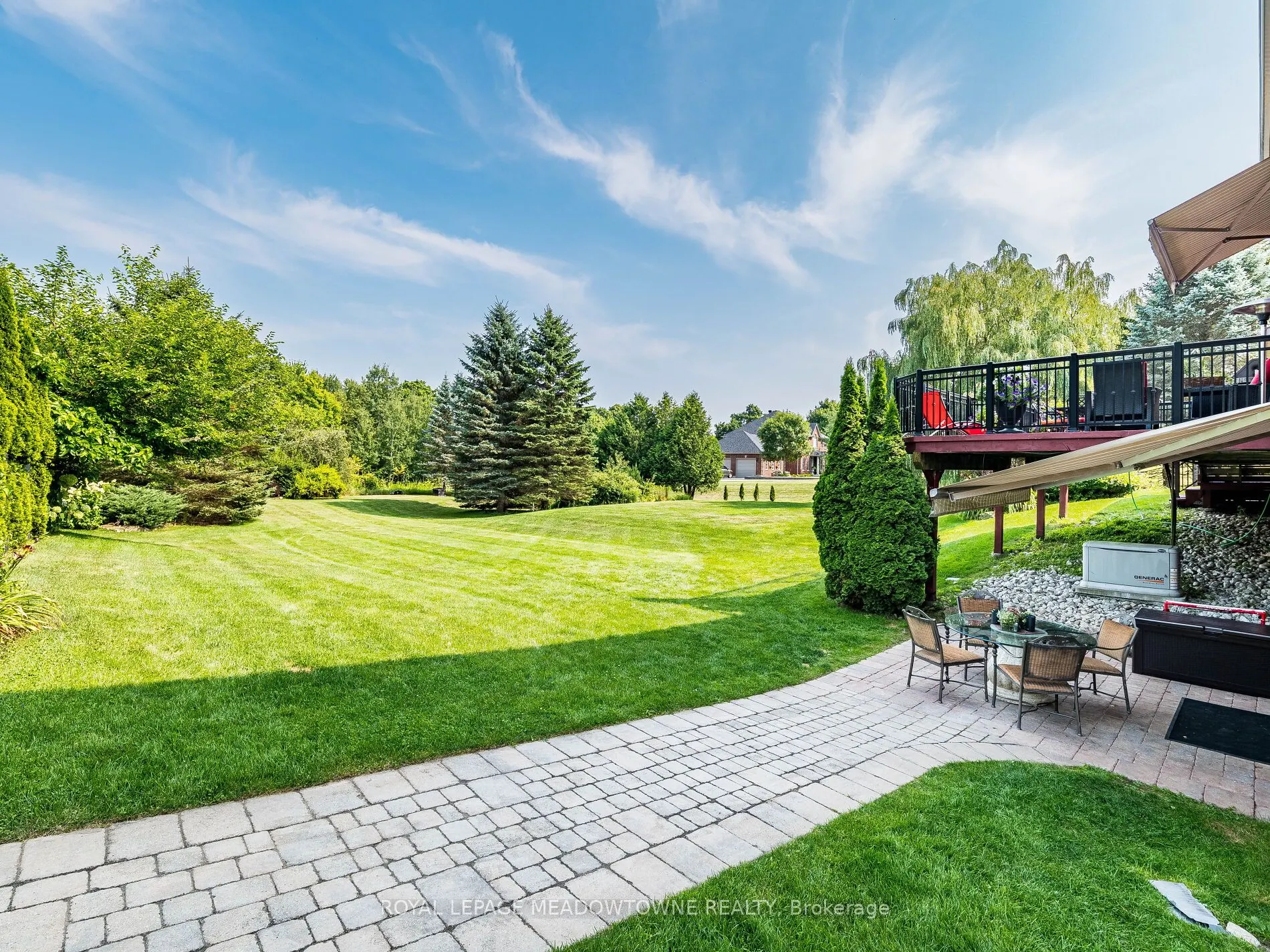 8 Deer Run Crescent