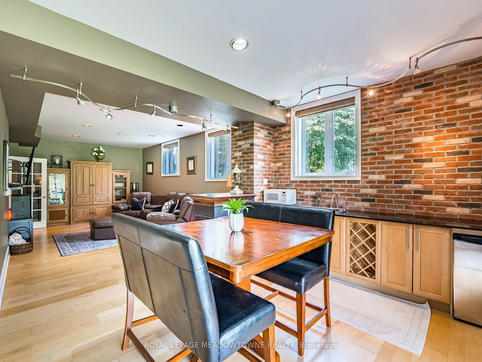 8 Deer Run Crescent