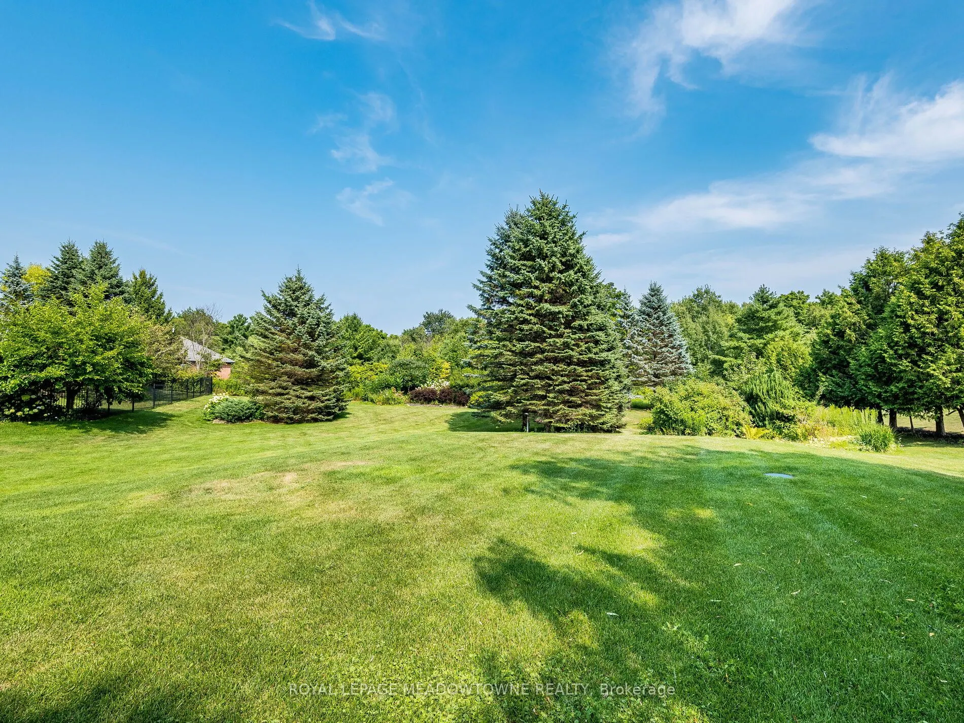 8 Deer Run Crescent