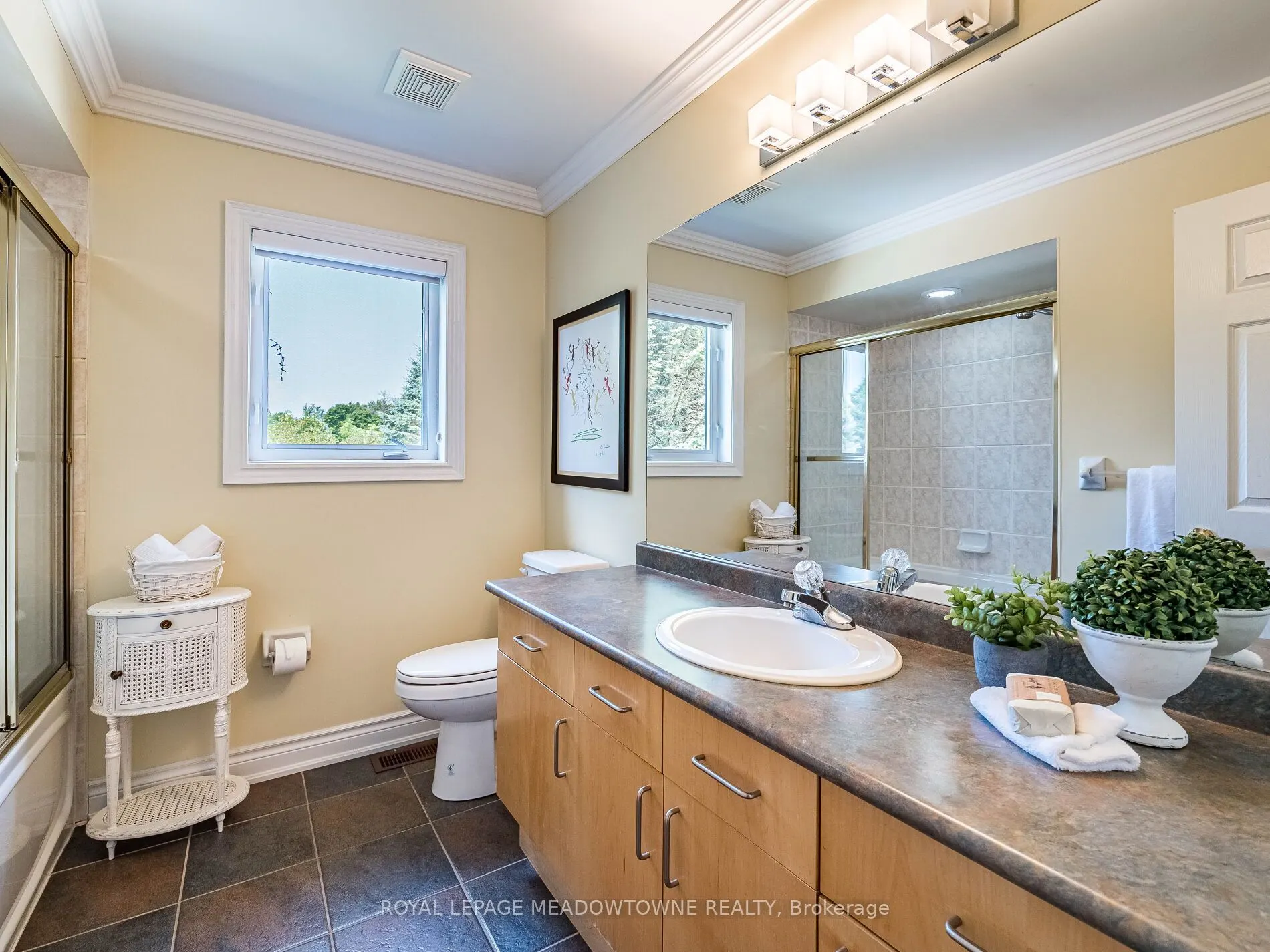 8 Deer Run Crescent