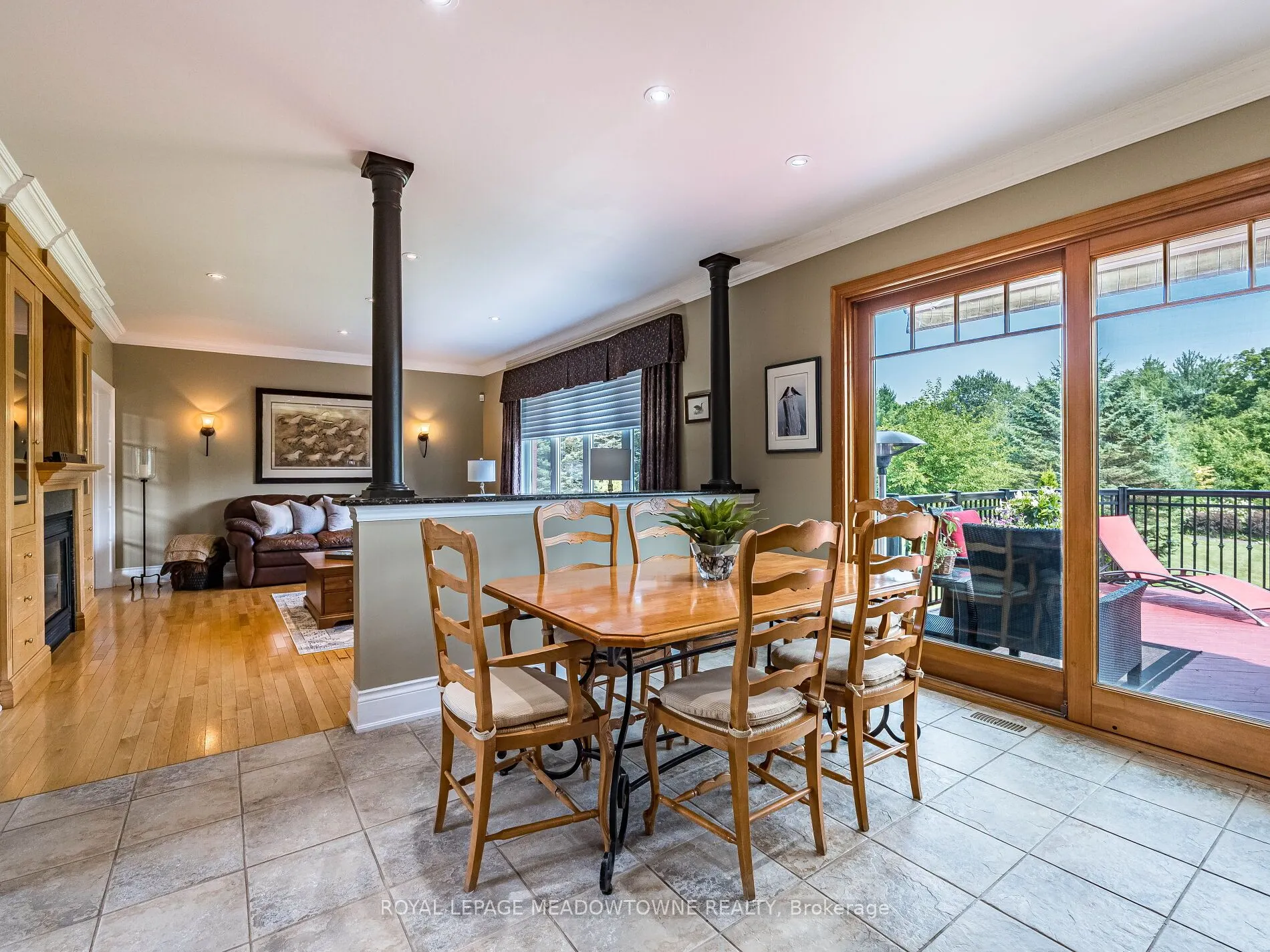 8 Deer Run Crescent