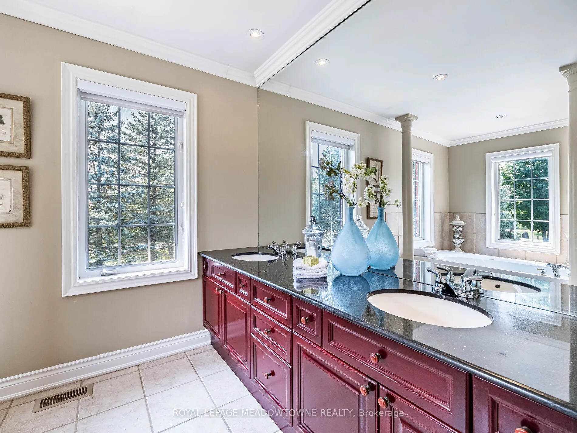 8 Deer Run Crescent