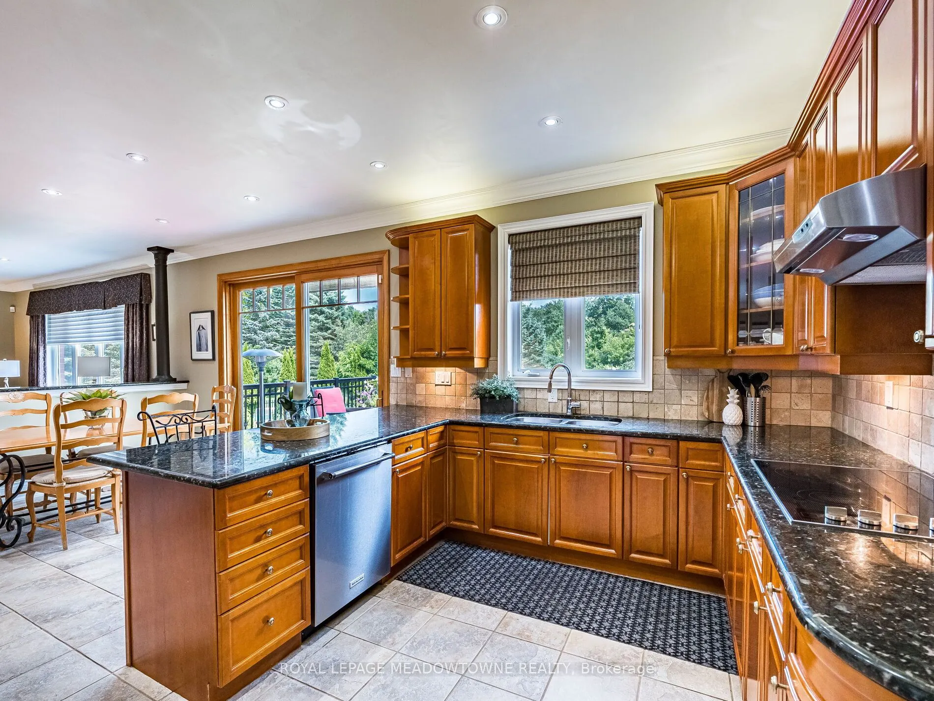 8 Deer Run Crescent
