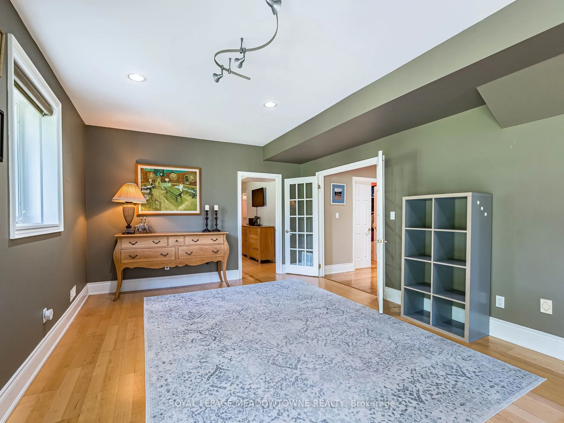 8 Deer Run Crescent