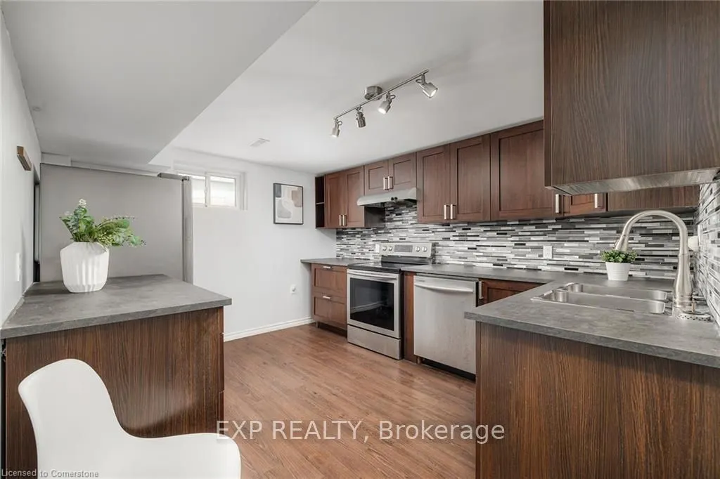95 Avonmore Crescent
