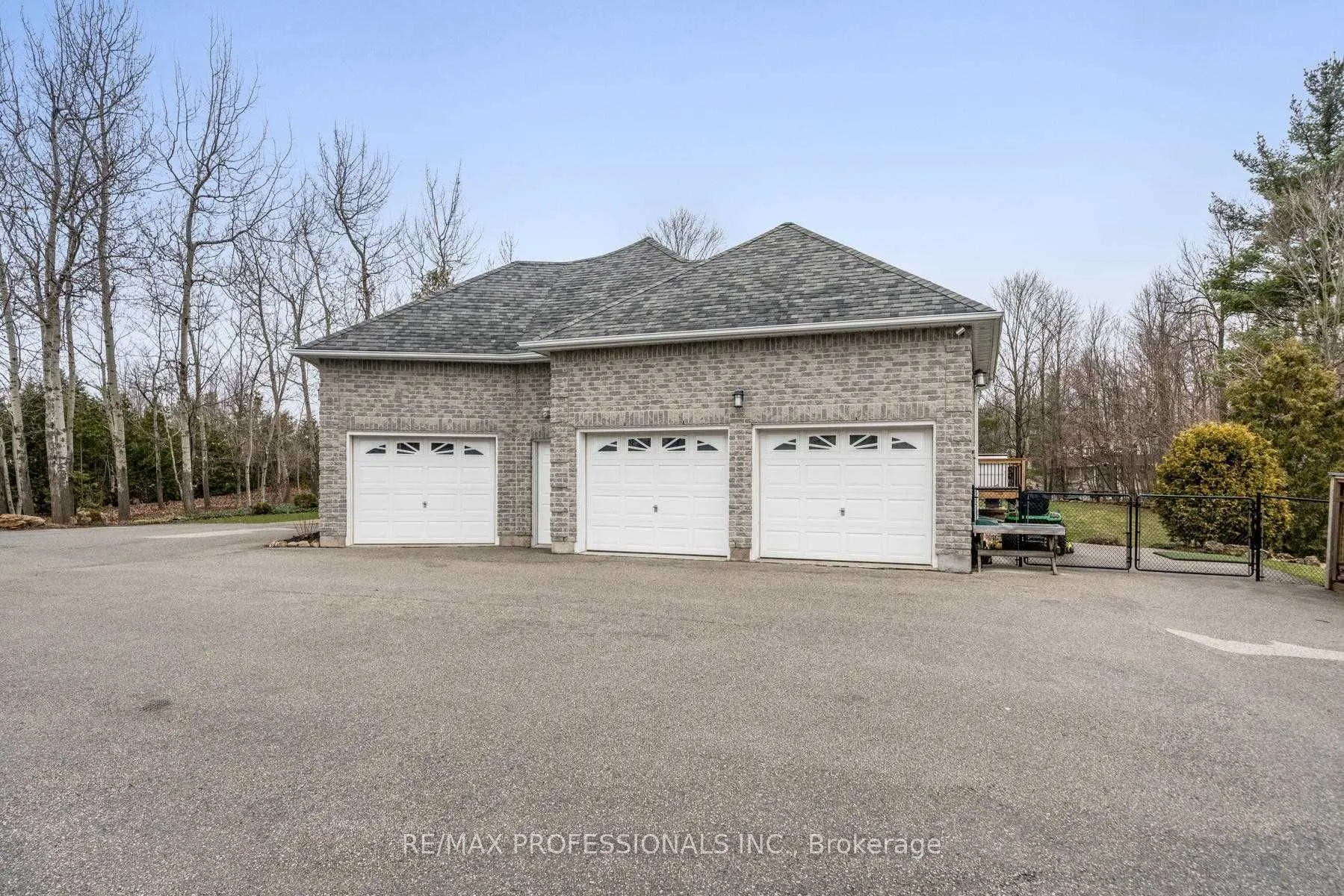 12 Deer Run Crescent