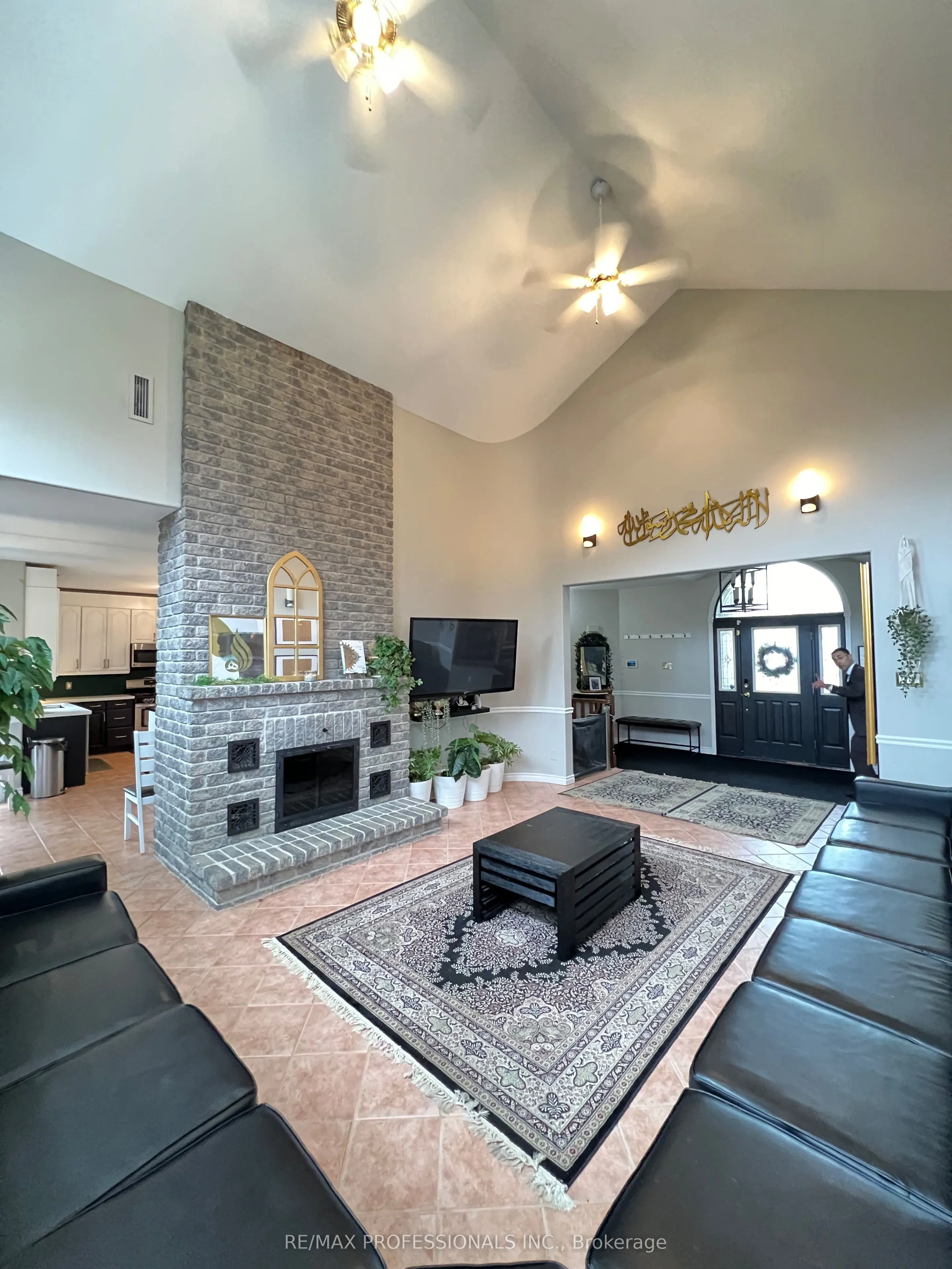 12 Deer Run Crescent