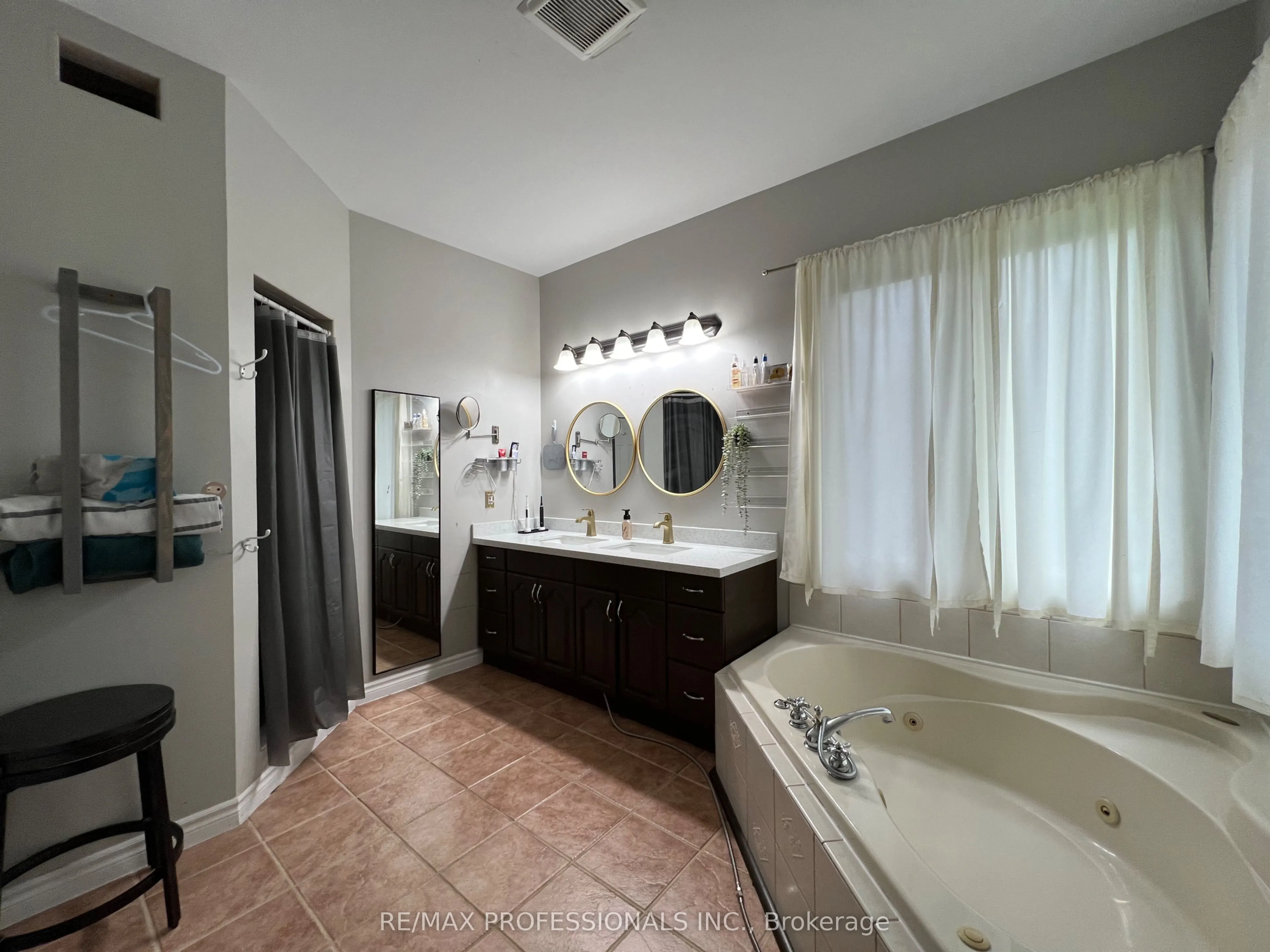 12 Deer Run Crescent