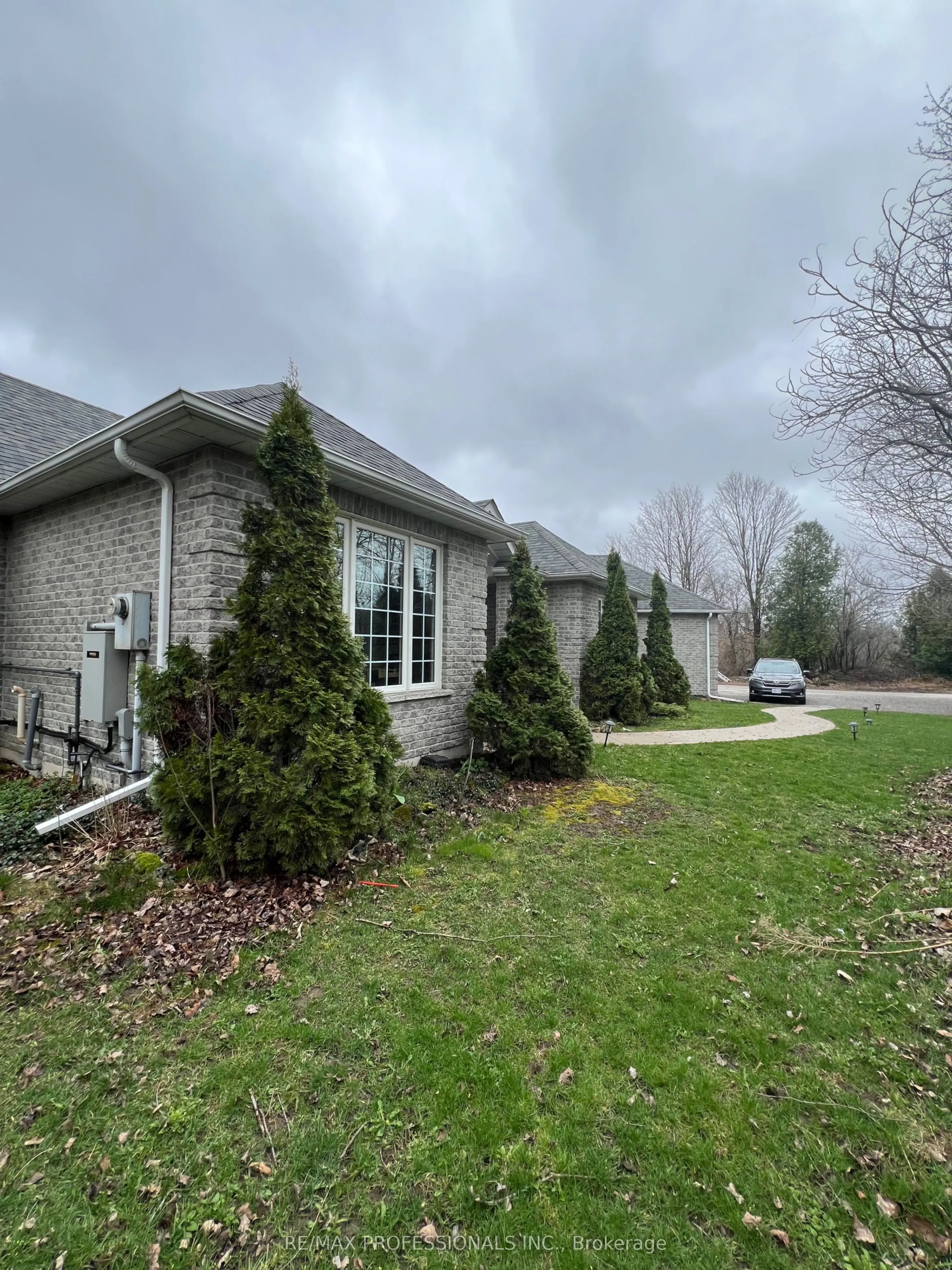 12 Deer Run Crescent