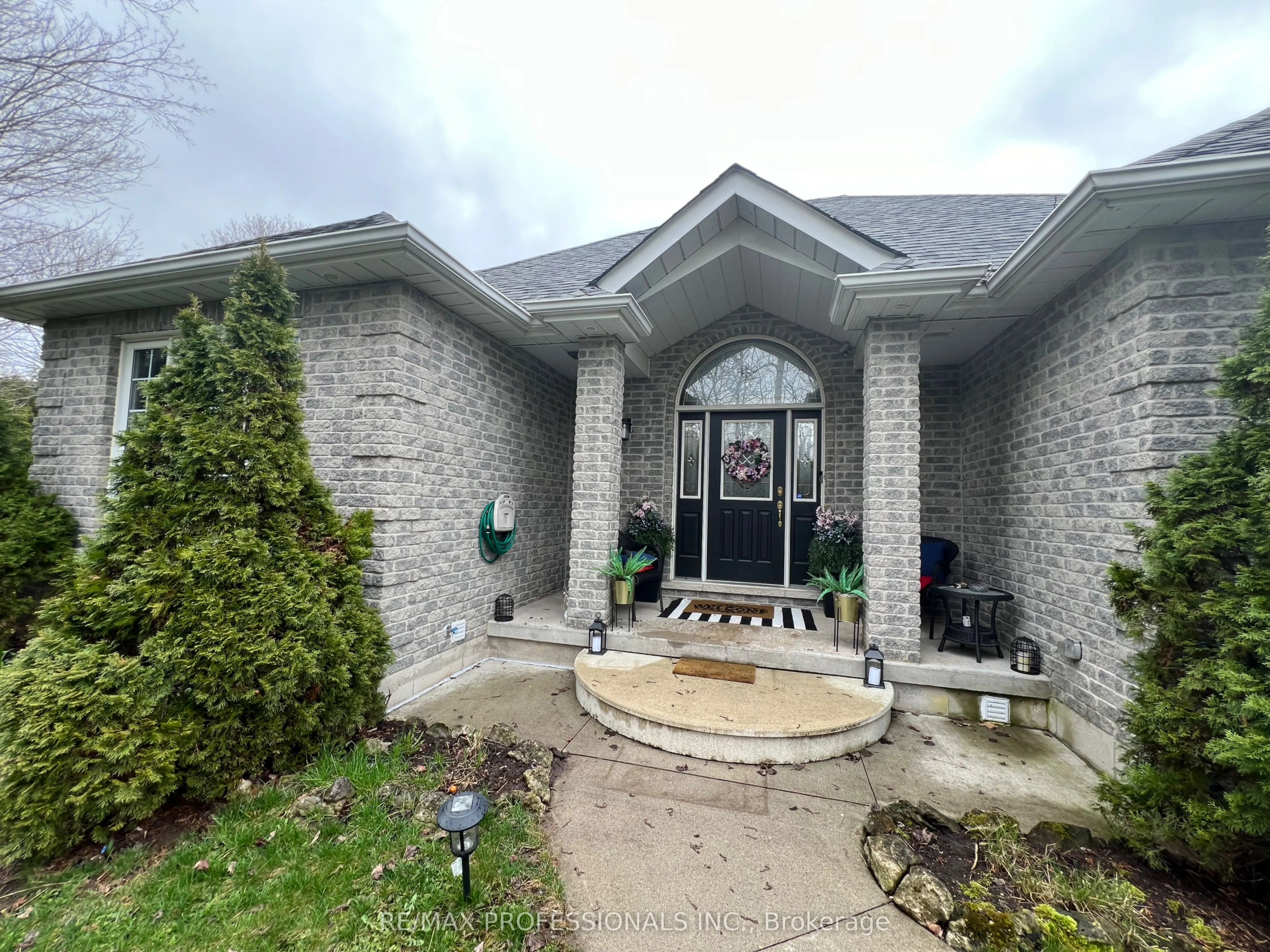 12 Deer Run Crescent