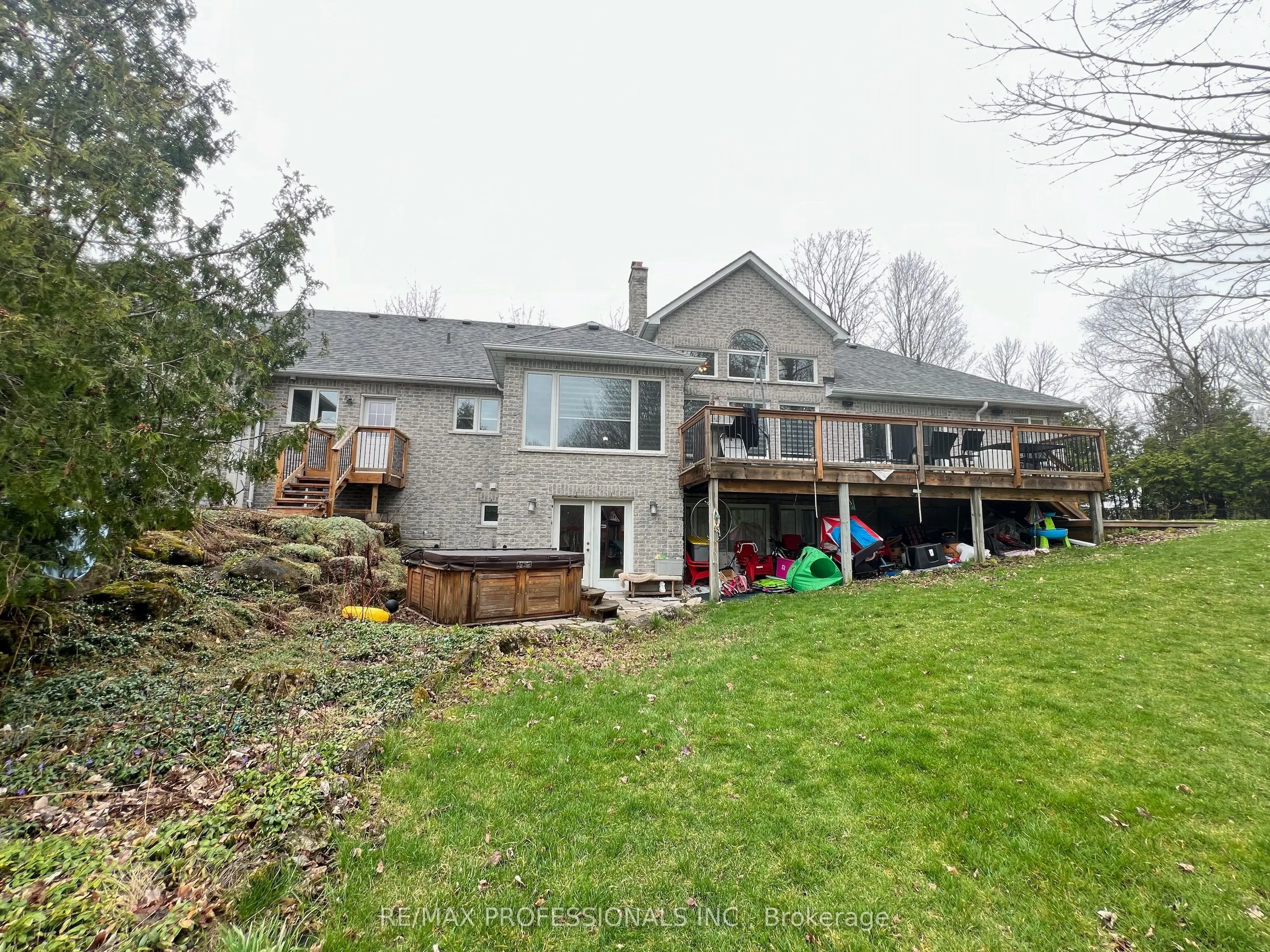12 Deer Run Crescent