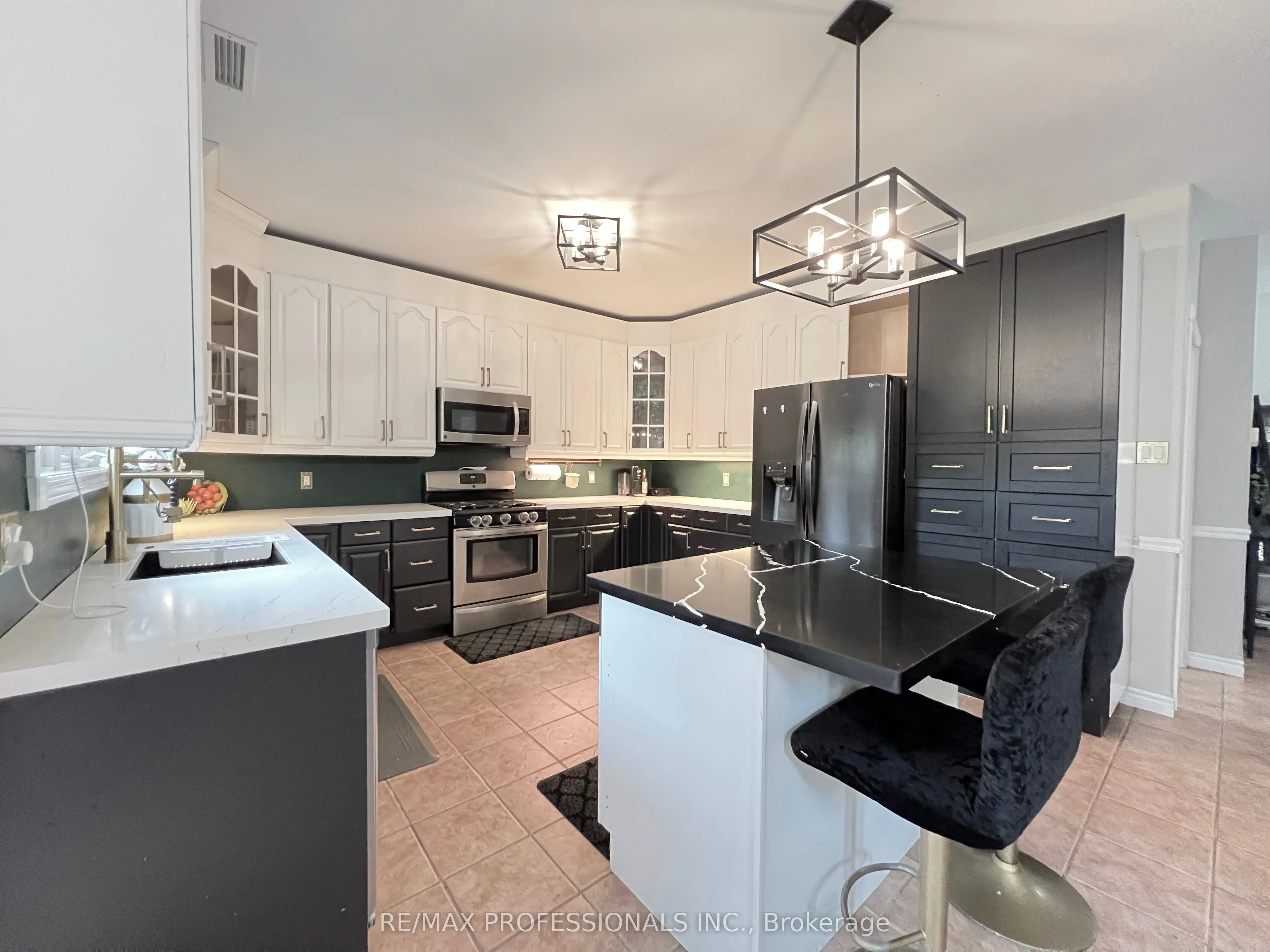 12 Deer Run Crescent