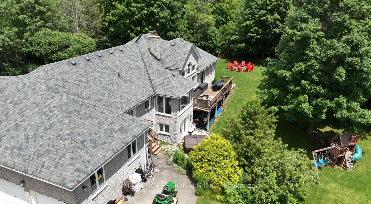 12 Deer Run Crescent
