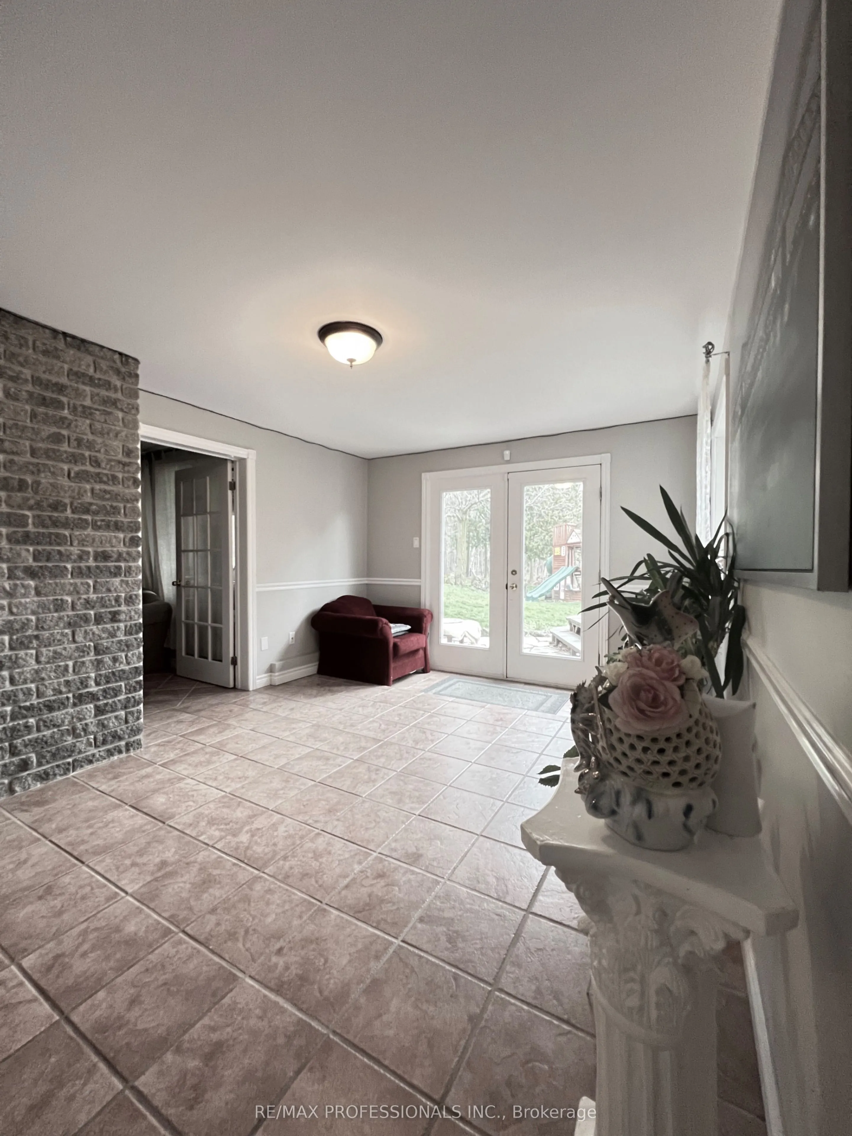 12 Deer Run Crescent