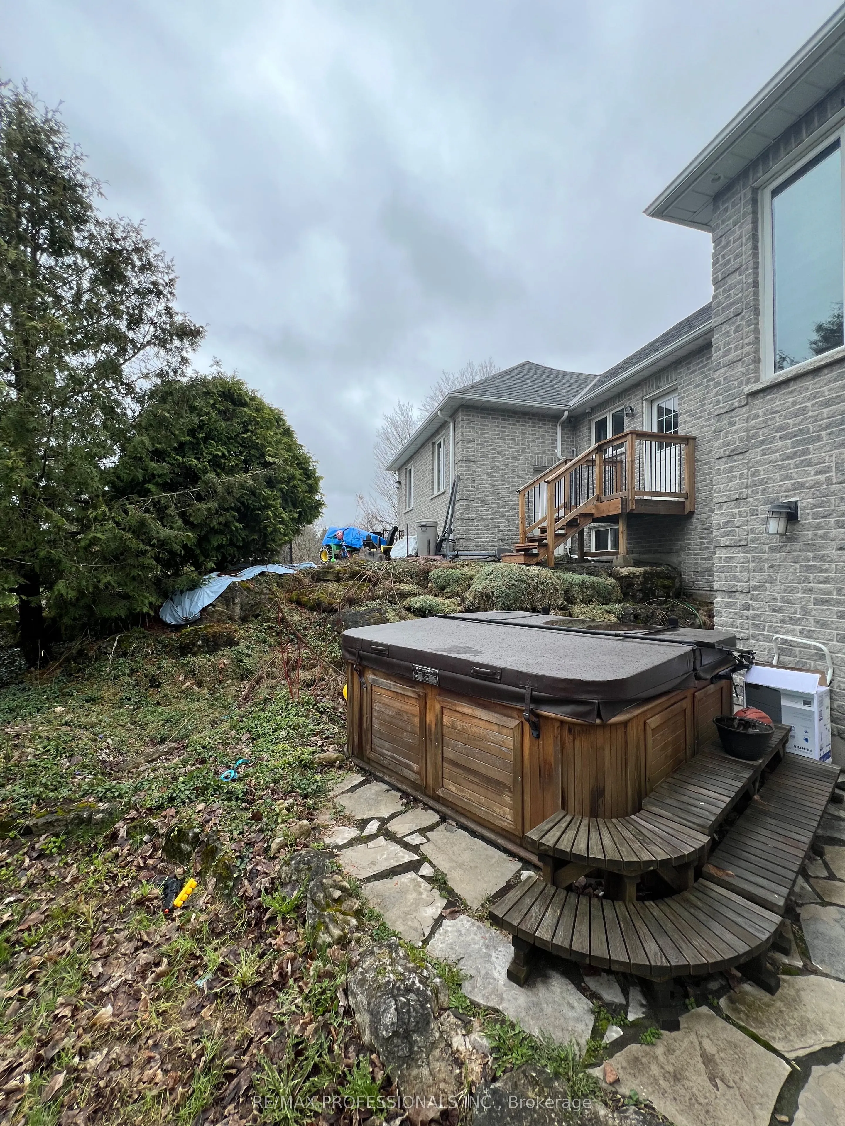 12 Deer Run Crescent