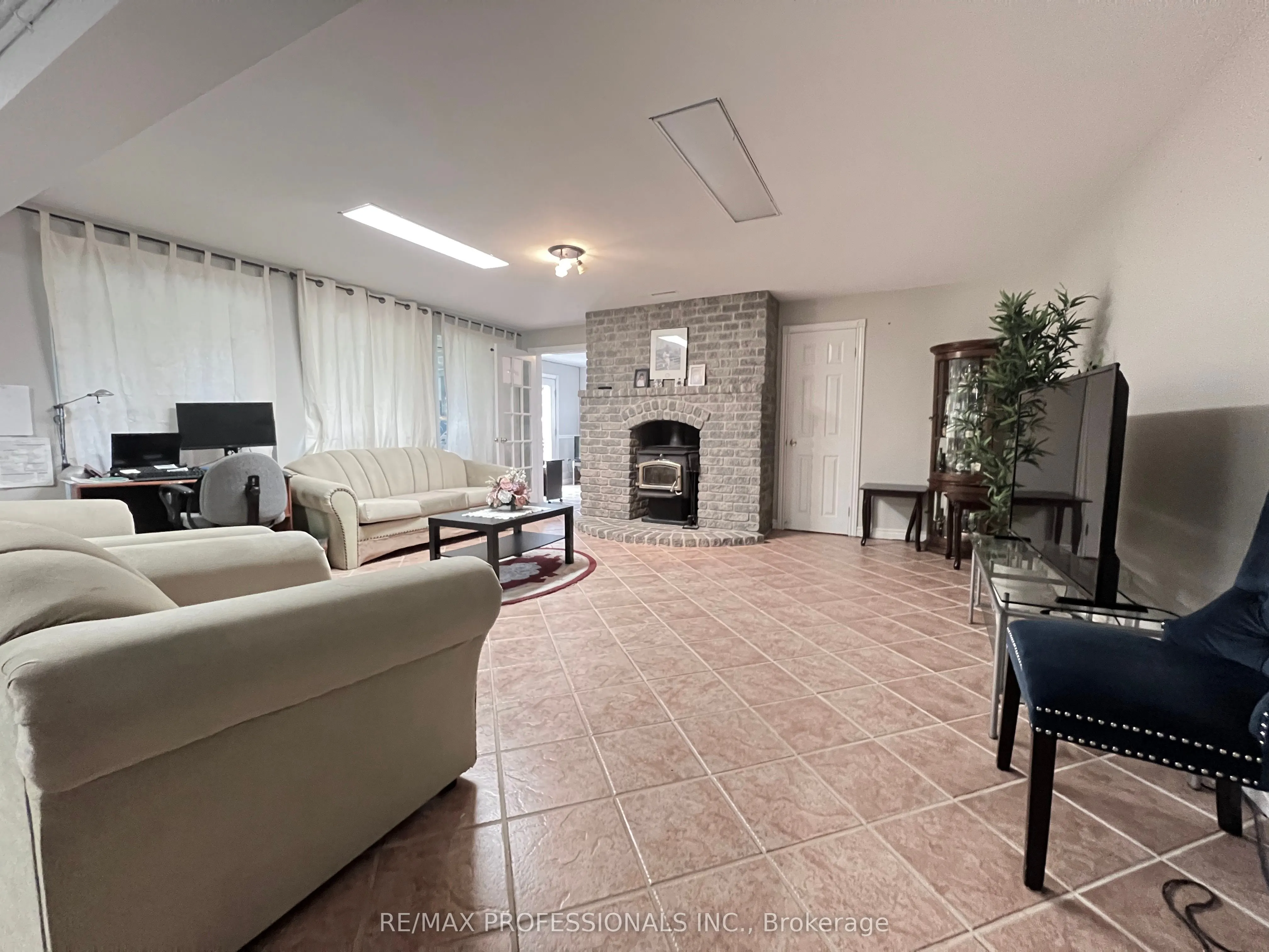 12 Deer Run Crescent