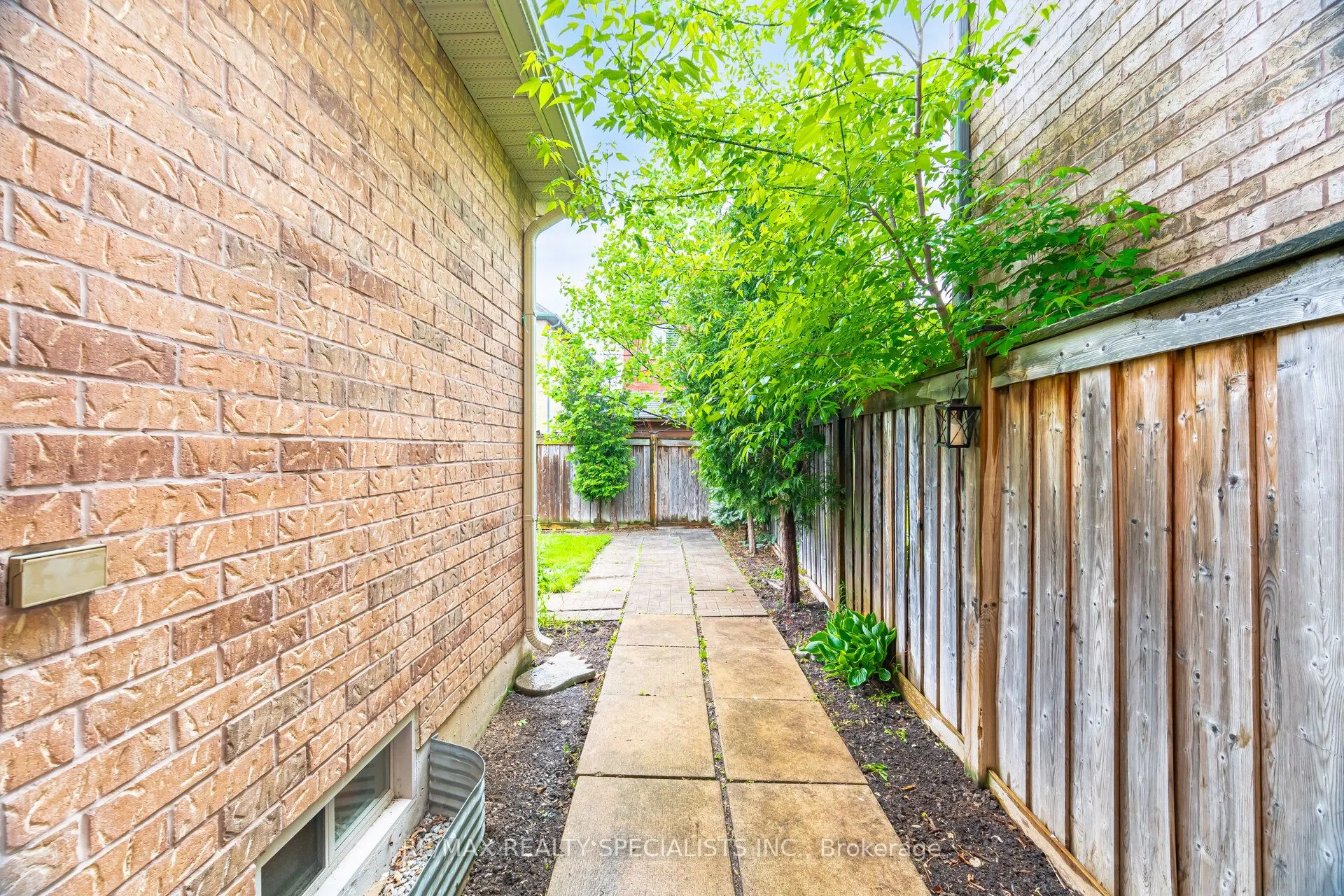 238 Giddings Crescent