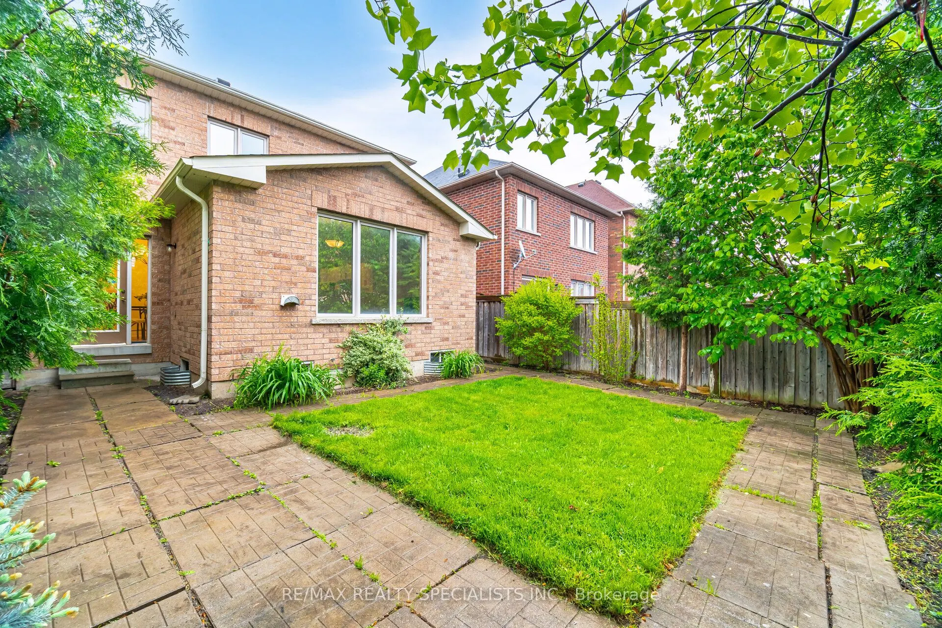 238 Giddings Crescent