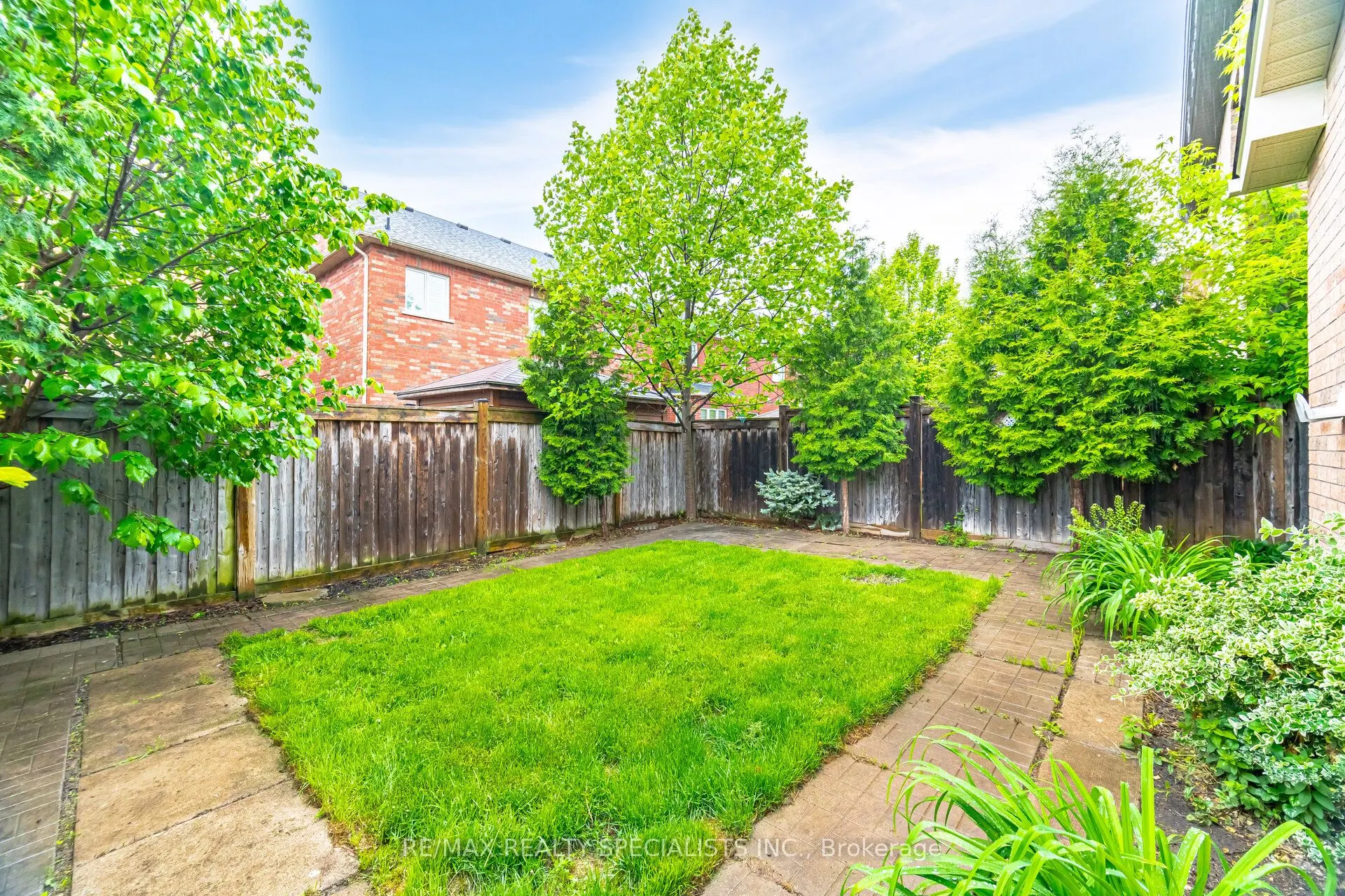 238 Giddings Crescent