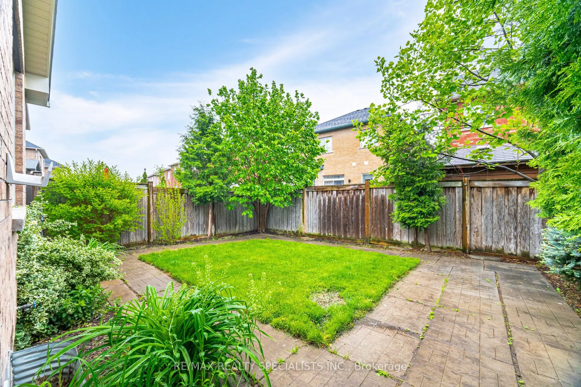 238 Giddings Crescent