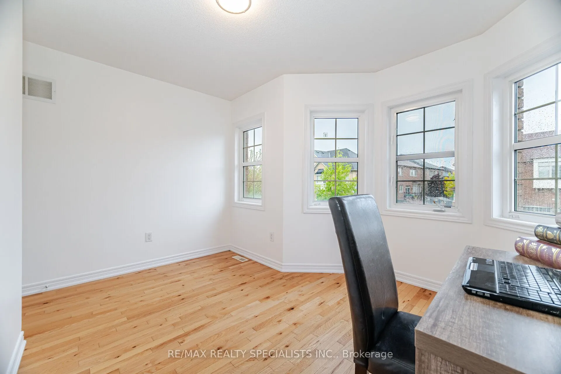 238 Giddings Crescent
