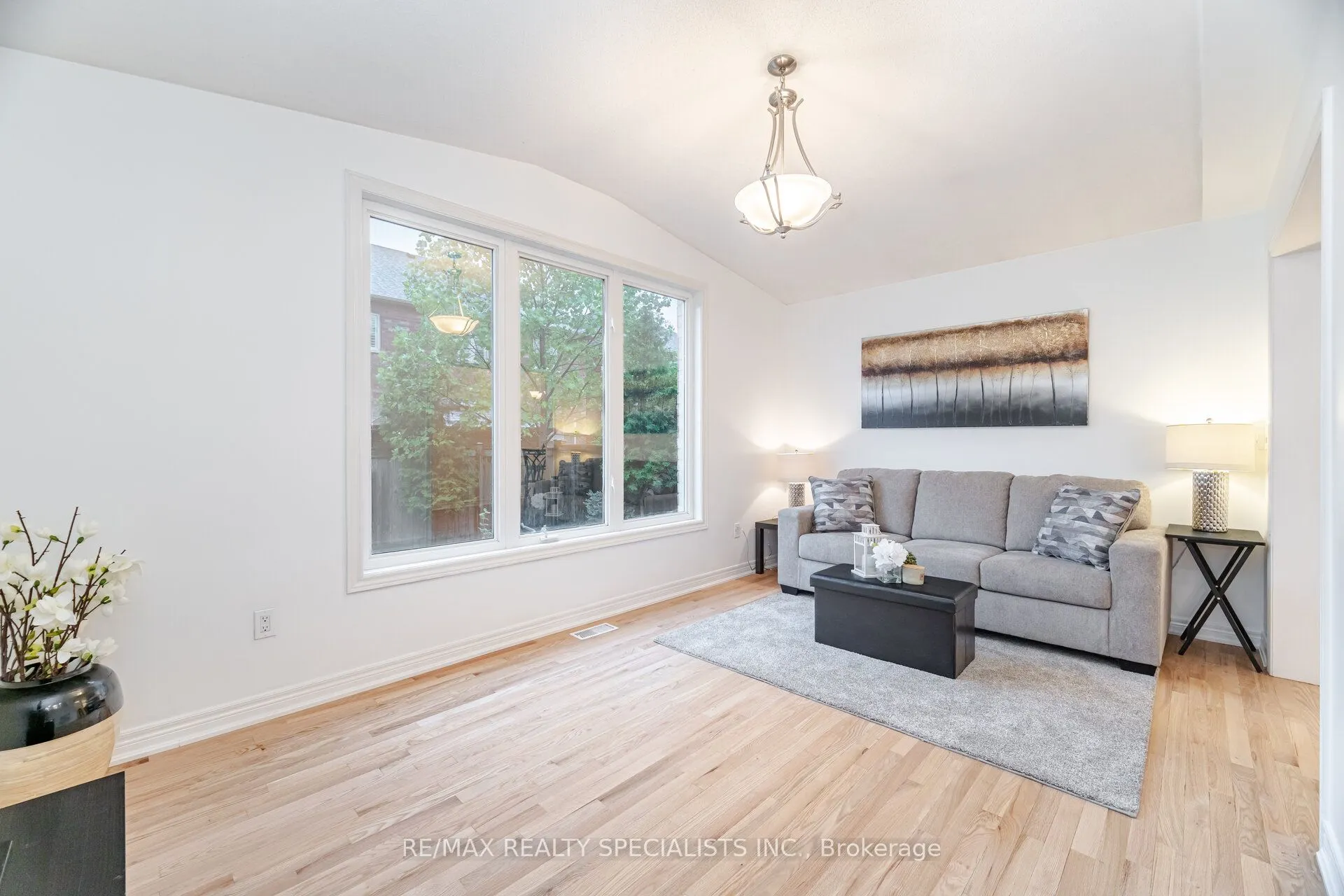 238 Giddings Crescent