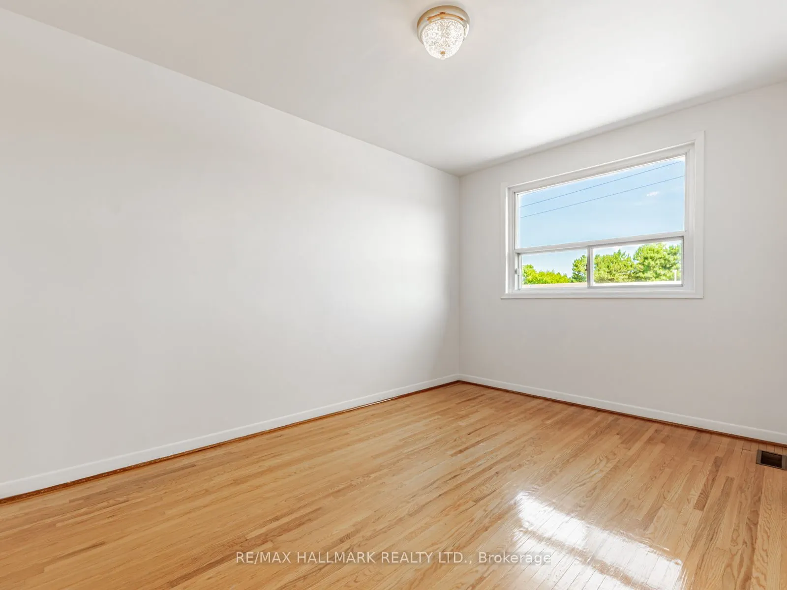31 Woodenhill Court