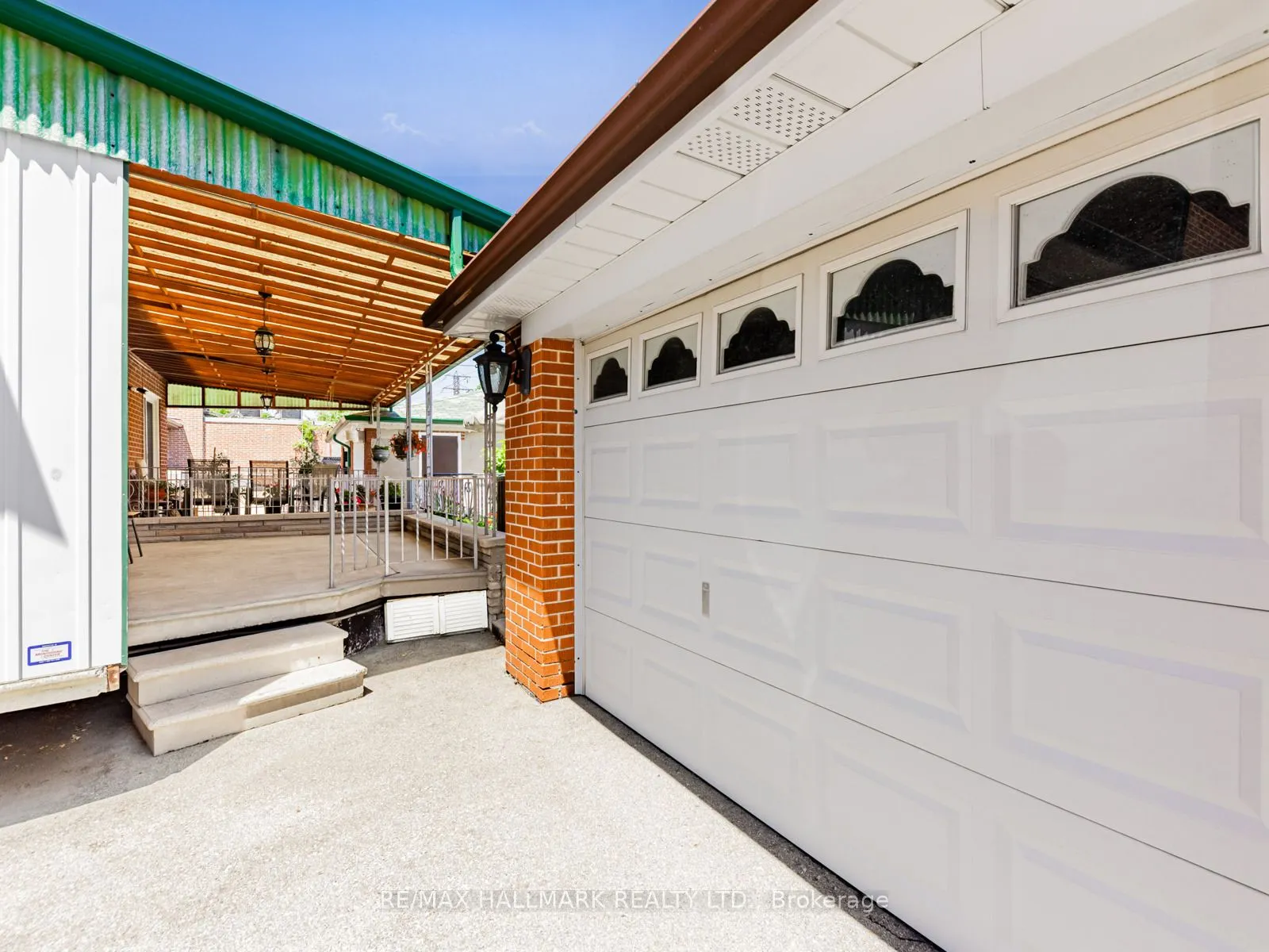 31 Woodenhill Court