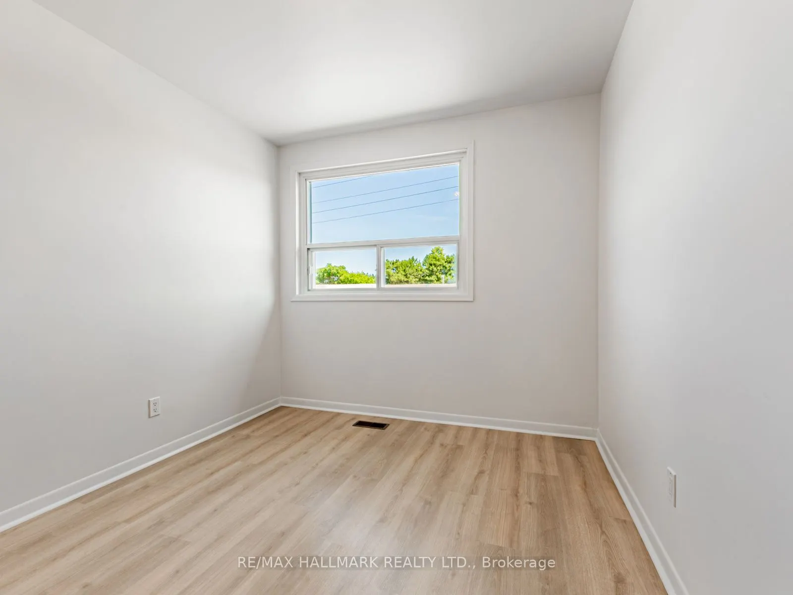 31 Woodenhill Court