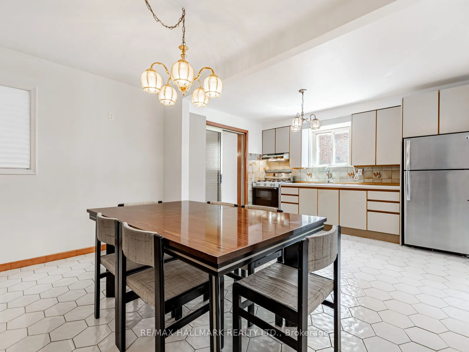 31 Woodenhill Court