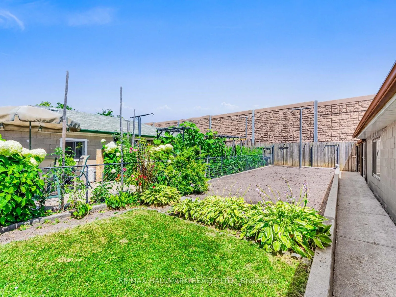 31 Woodenhill Court