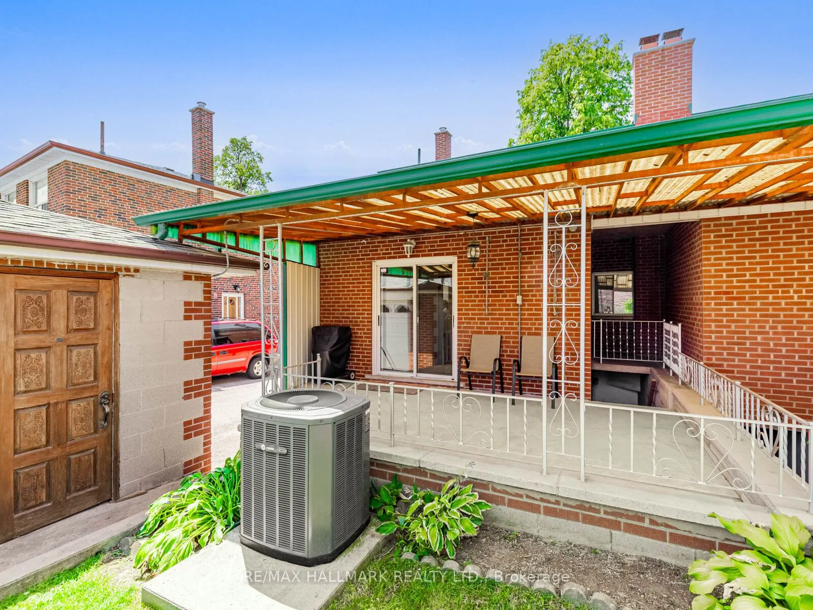31 Woodenhill Court