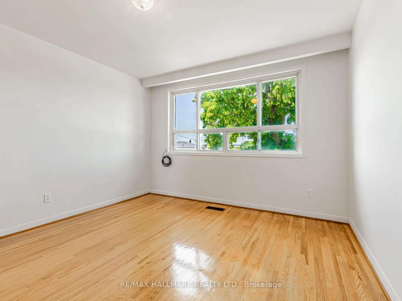 31 Woodenhill Court