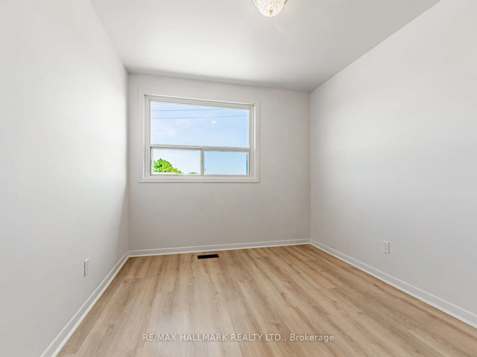 31 Woodenhill Court