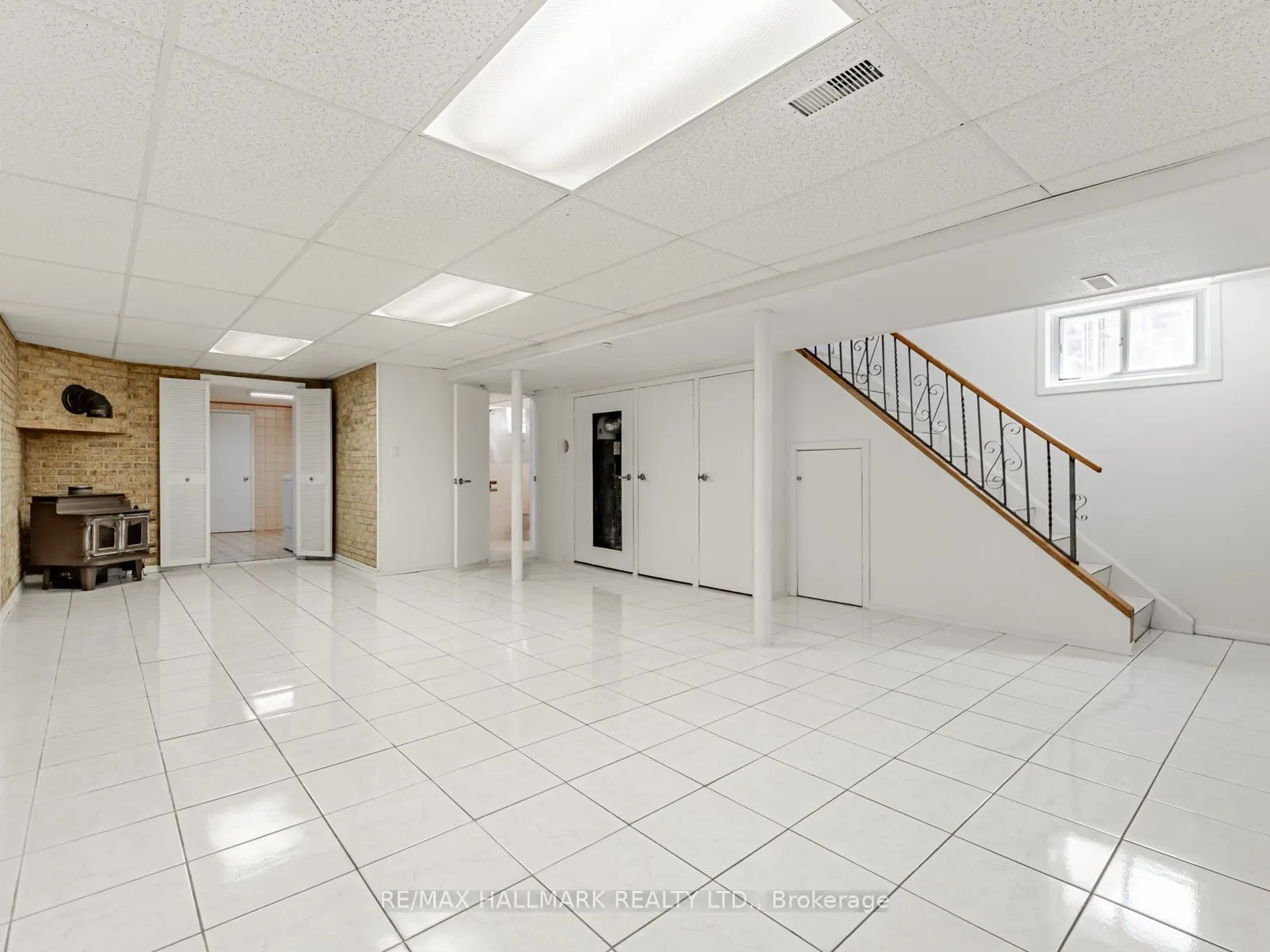 31 Woodenhill Court