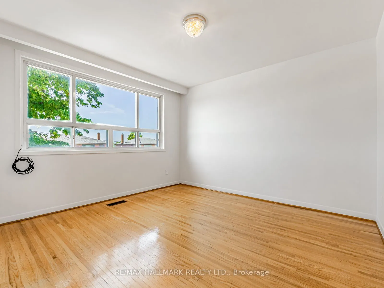 31 Woodenhill Court